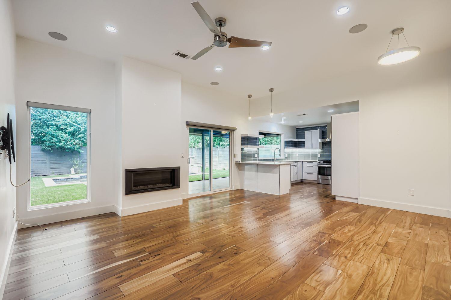 11810 Charing Cross Rd Property Photo 6