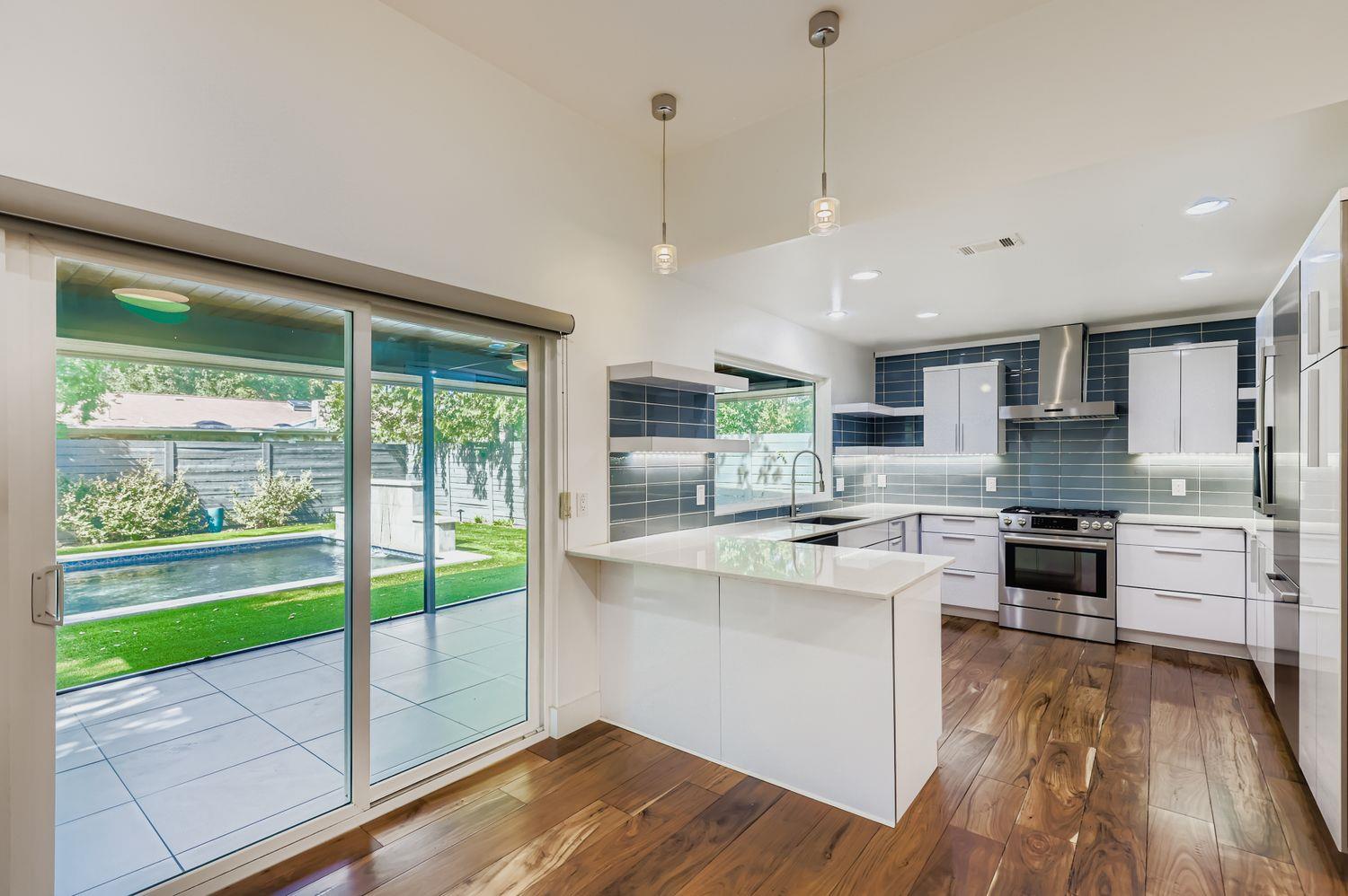 11810 Charing Cross Rd Property Photo 9