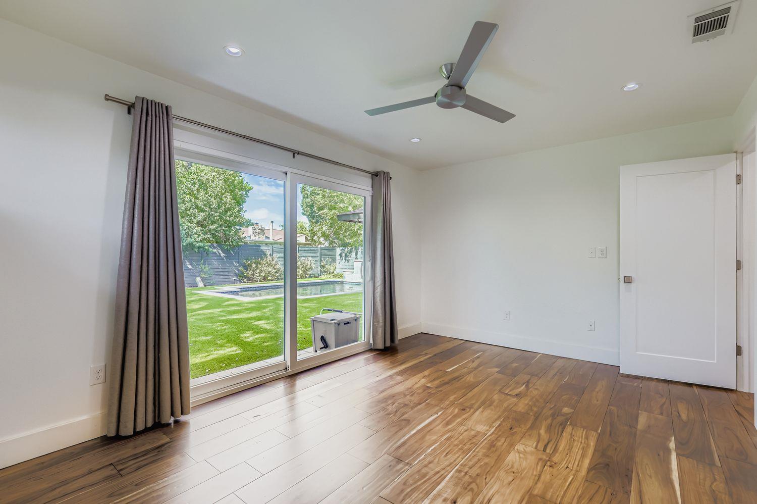 11810 Charing Cross Rd Property Photo 14