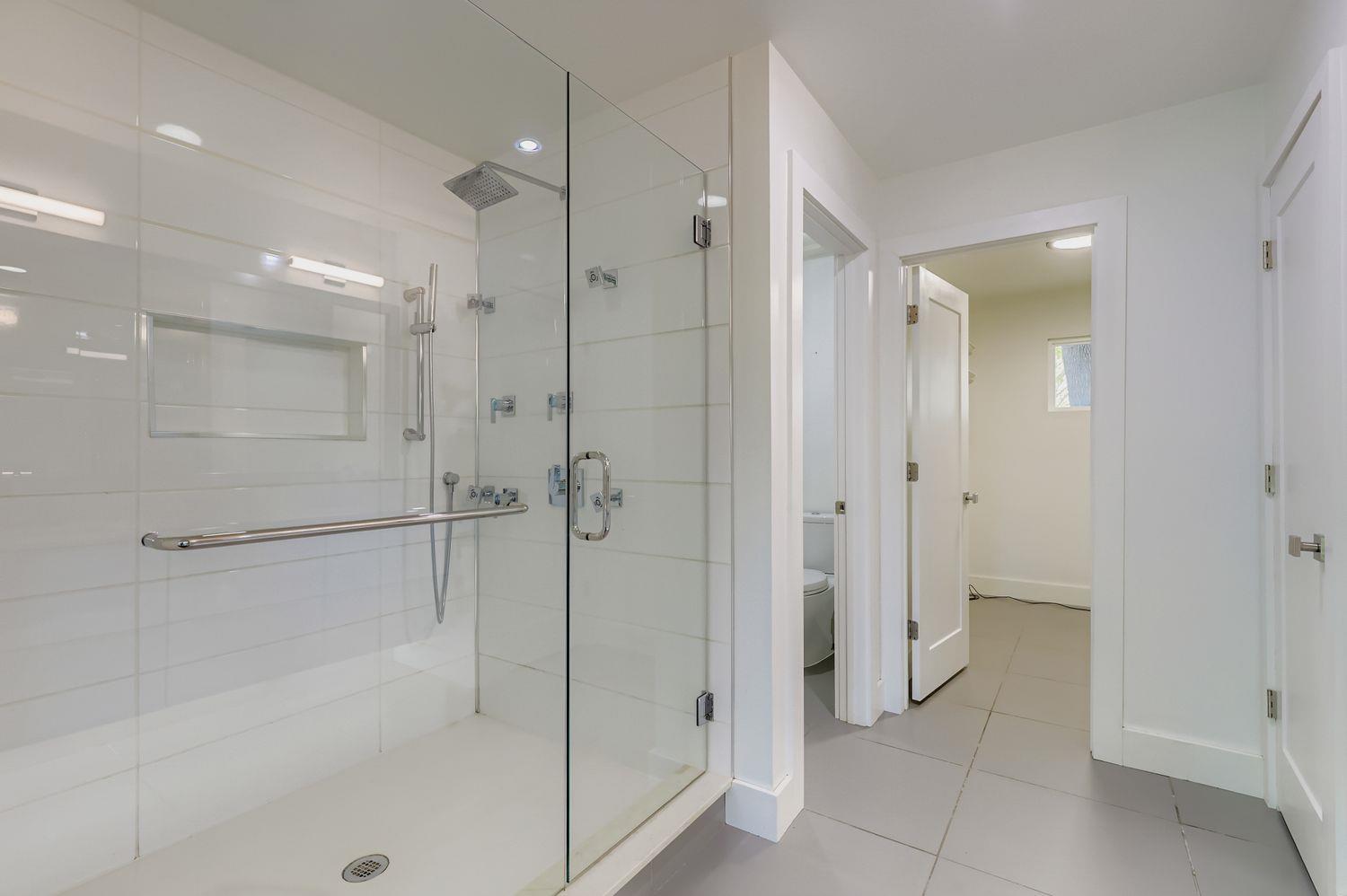 11810 Charing Cross Rd Property Photo 16