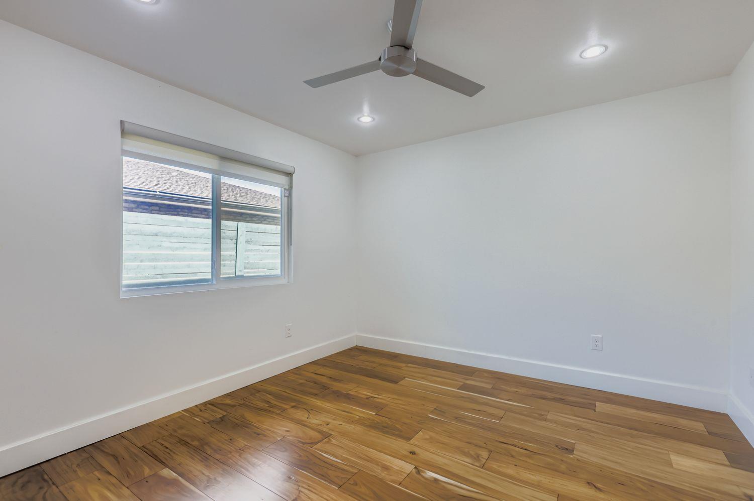 11810 Charing Cross Rd Property Photo 20