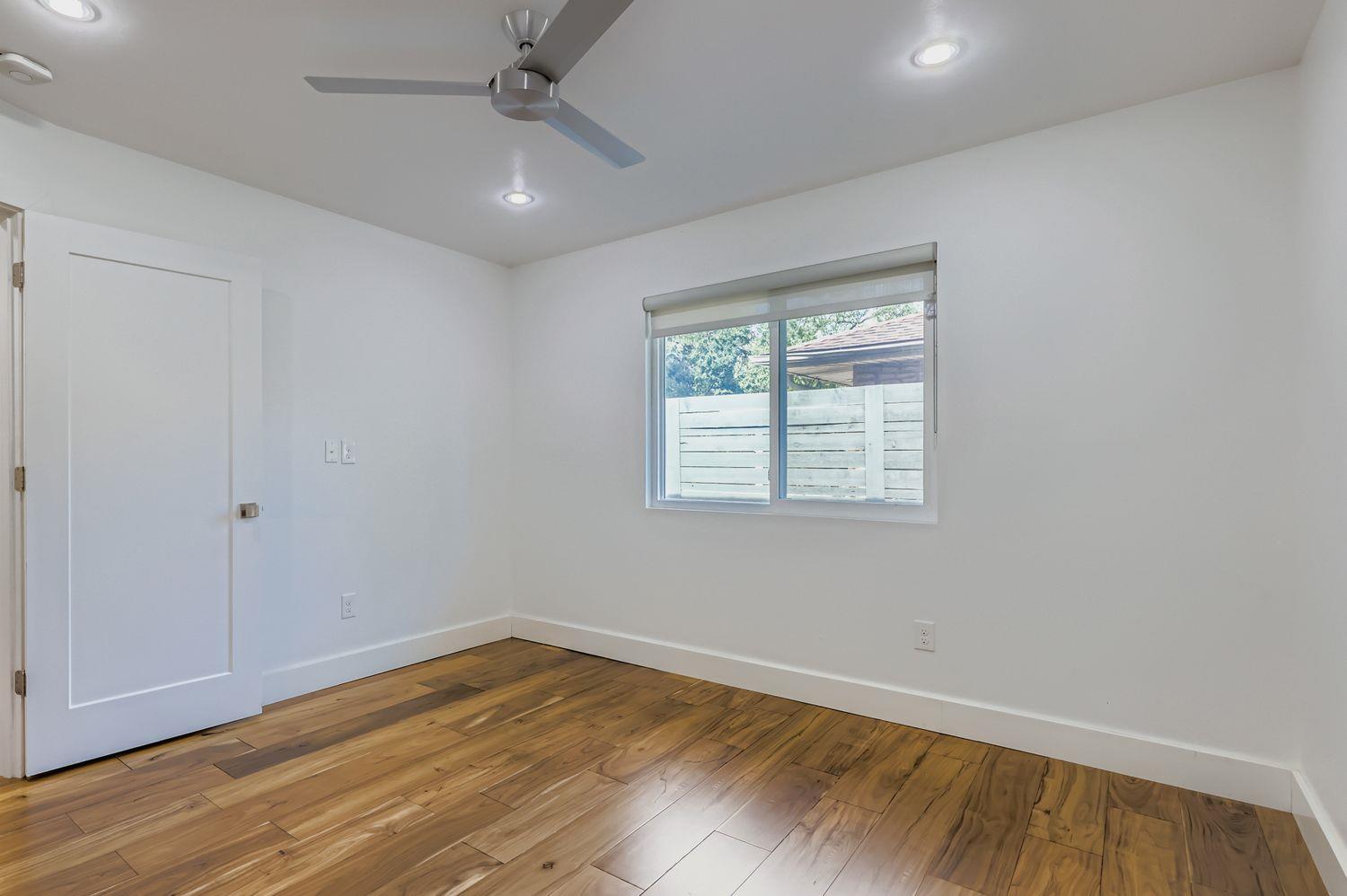 11810 Charing Cross Rd Property Photo 22