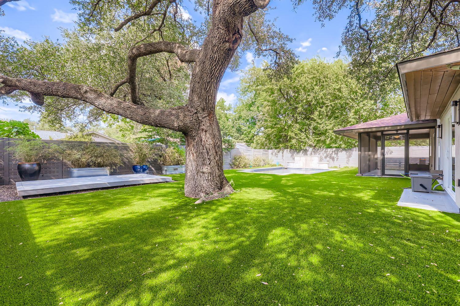 11810 Charing Cross Rd Property Photo 28