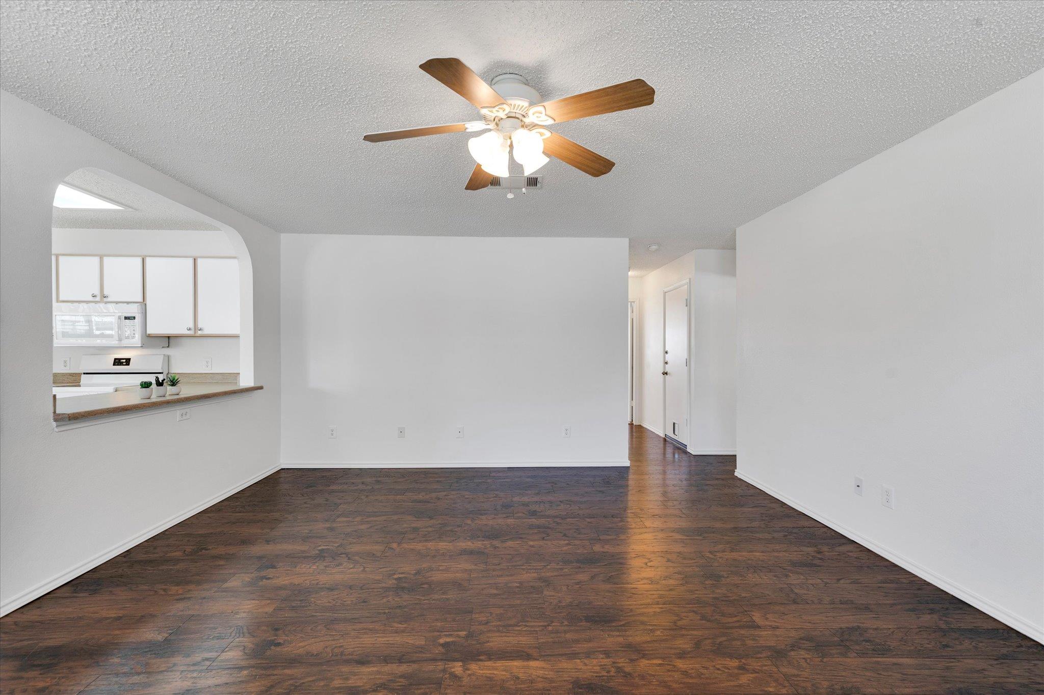3602 Meadow Park Dr Property Photo 4