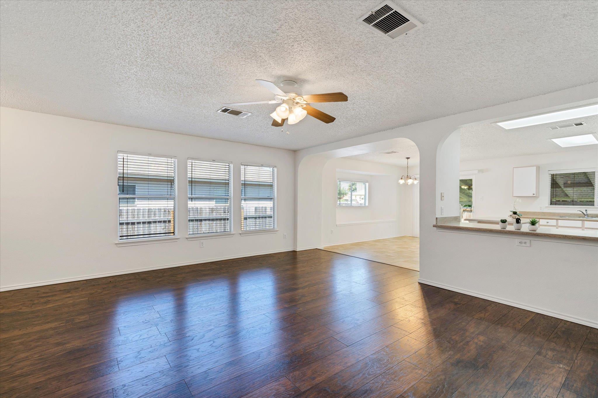 3602 Meadow Park Dr Property Photo 5