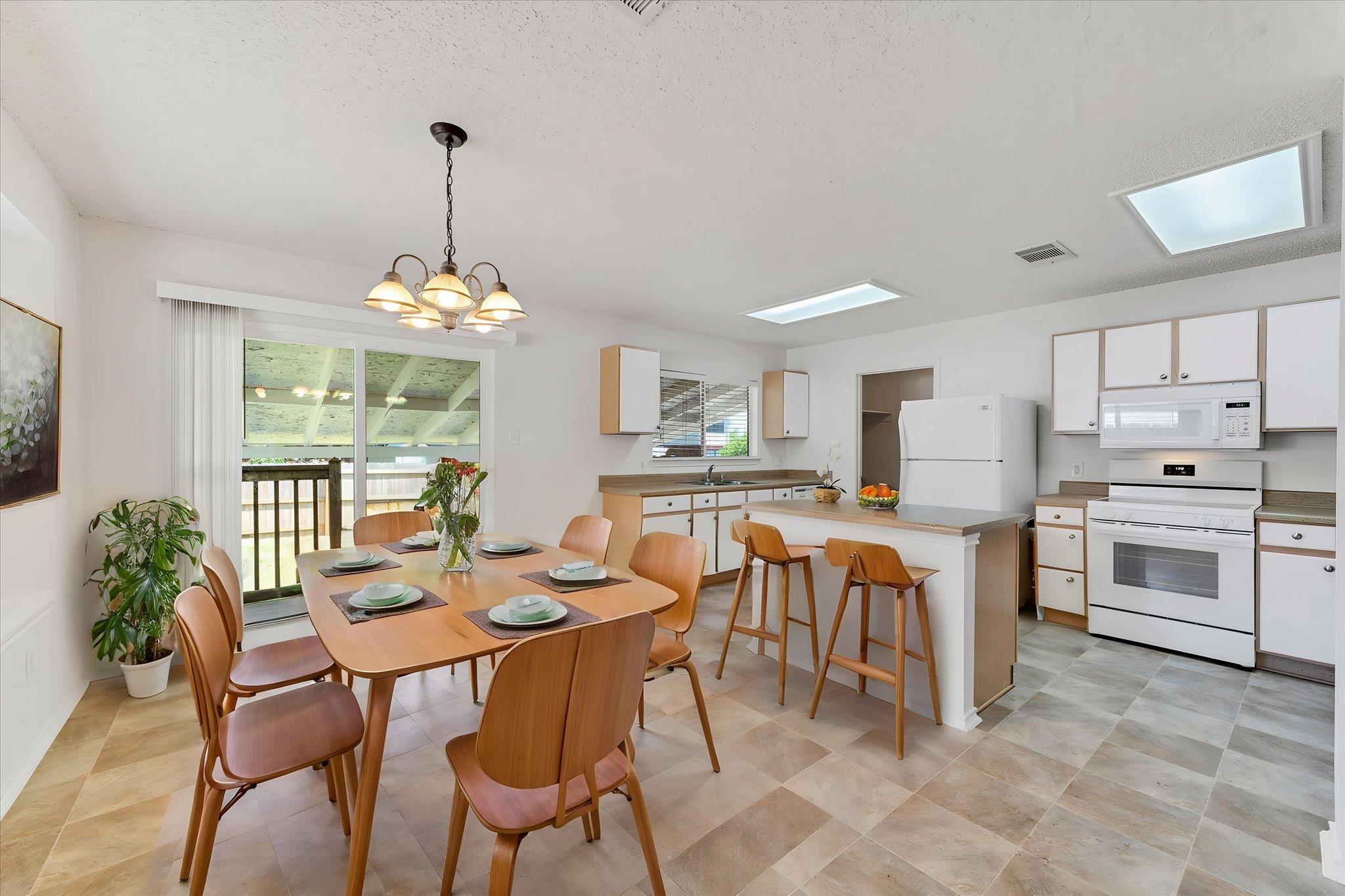 3602 Meadow Park Dr Property Photo 6