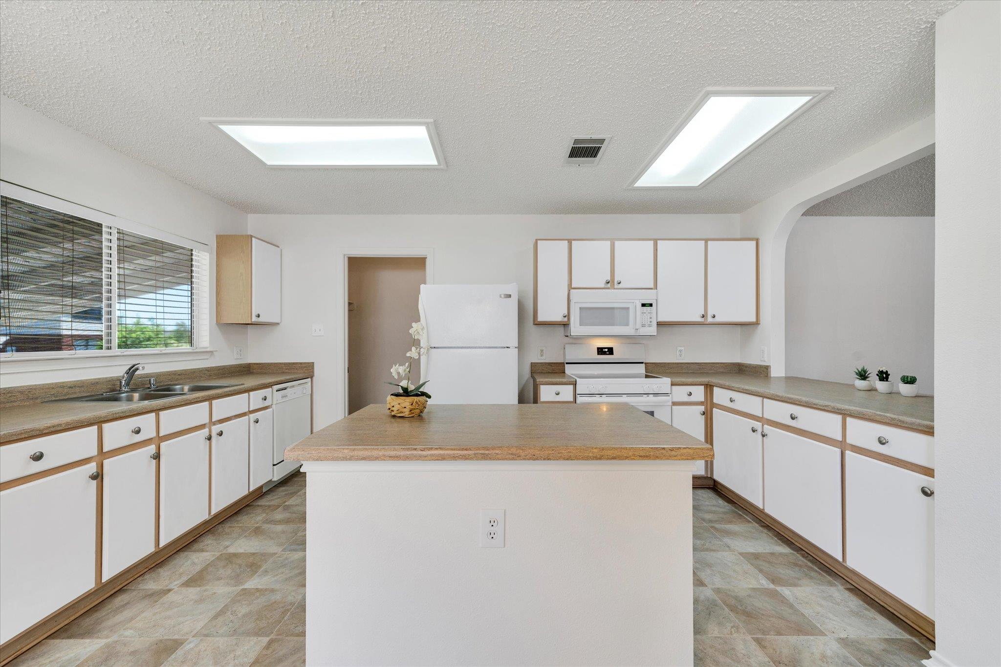 3602 Meadow Park Dr Property Photo 8
