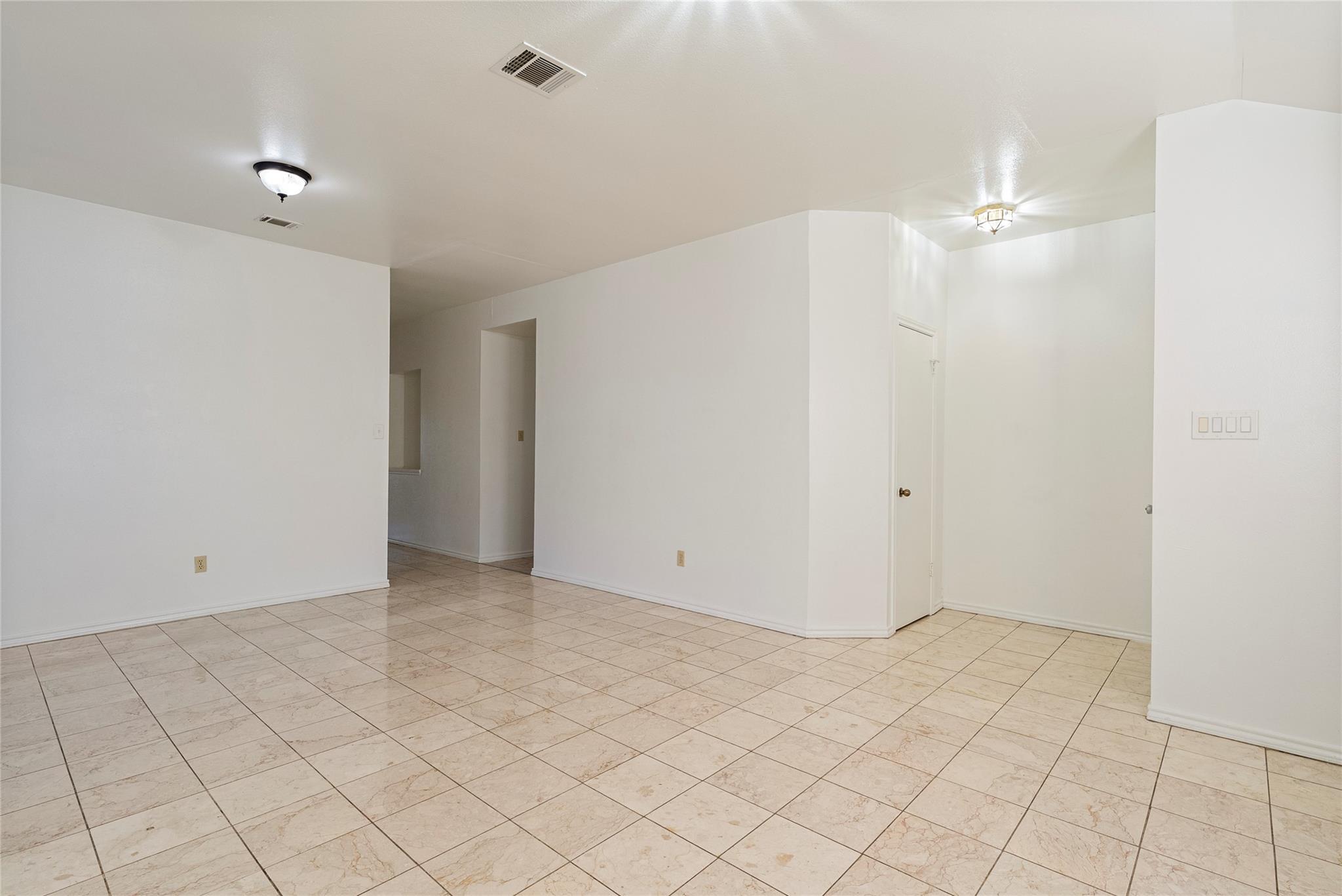 13216 Bennington Ln Property Photo 4