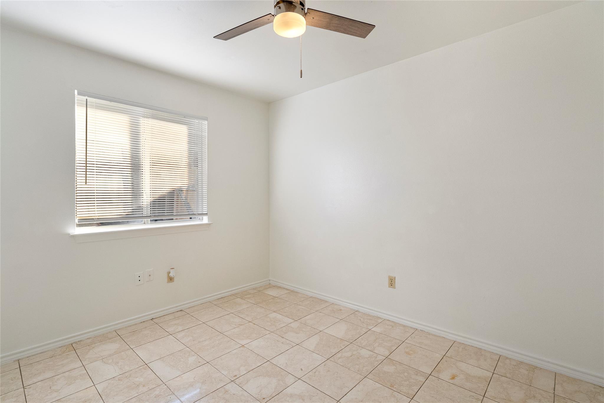 13216 Bennington Ln Property Photo 7