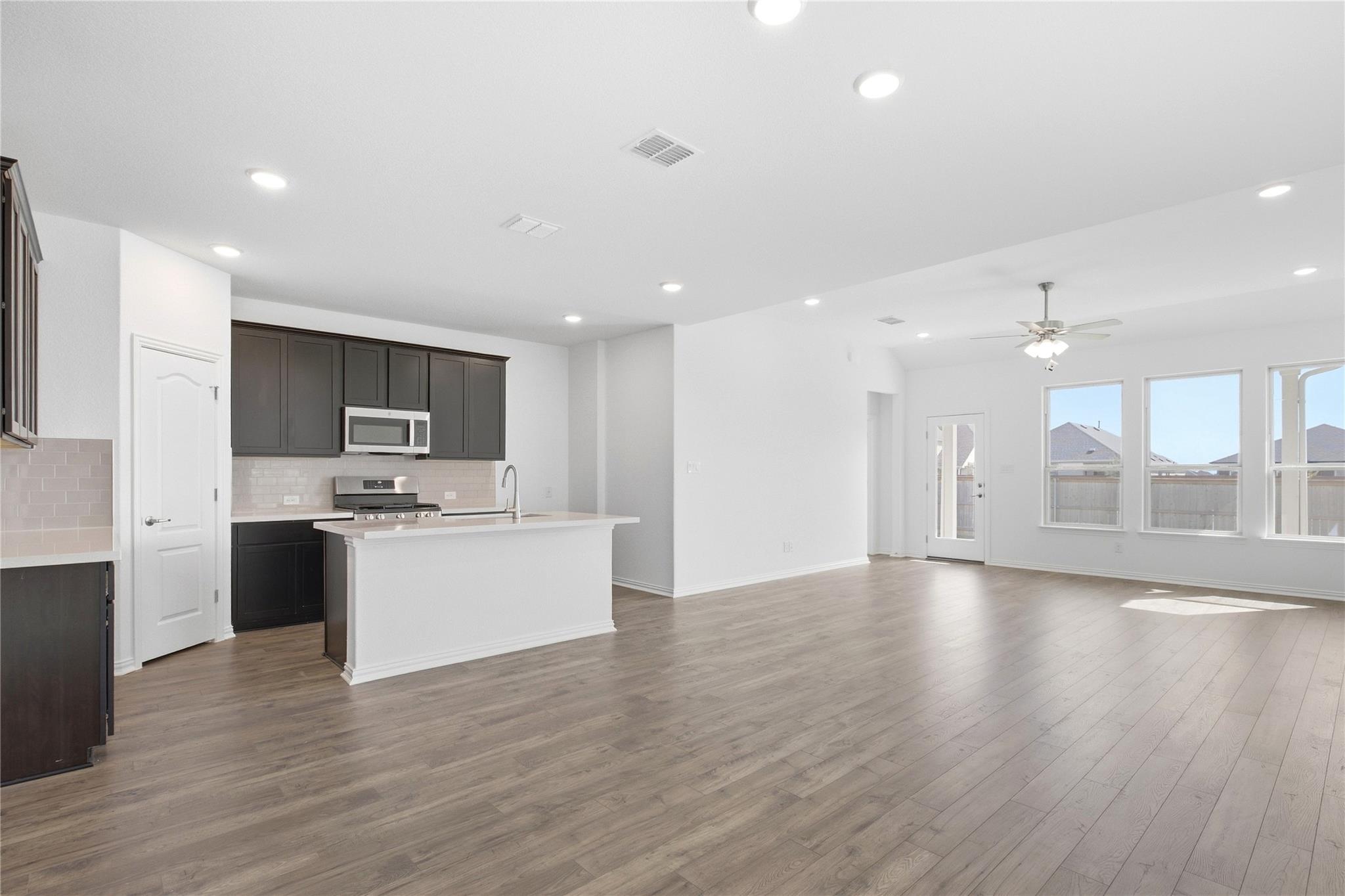 25617 Flora Bella Ln Property Photo 5