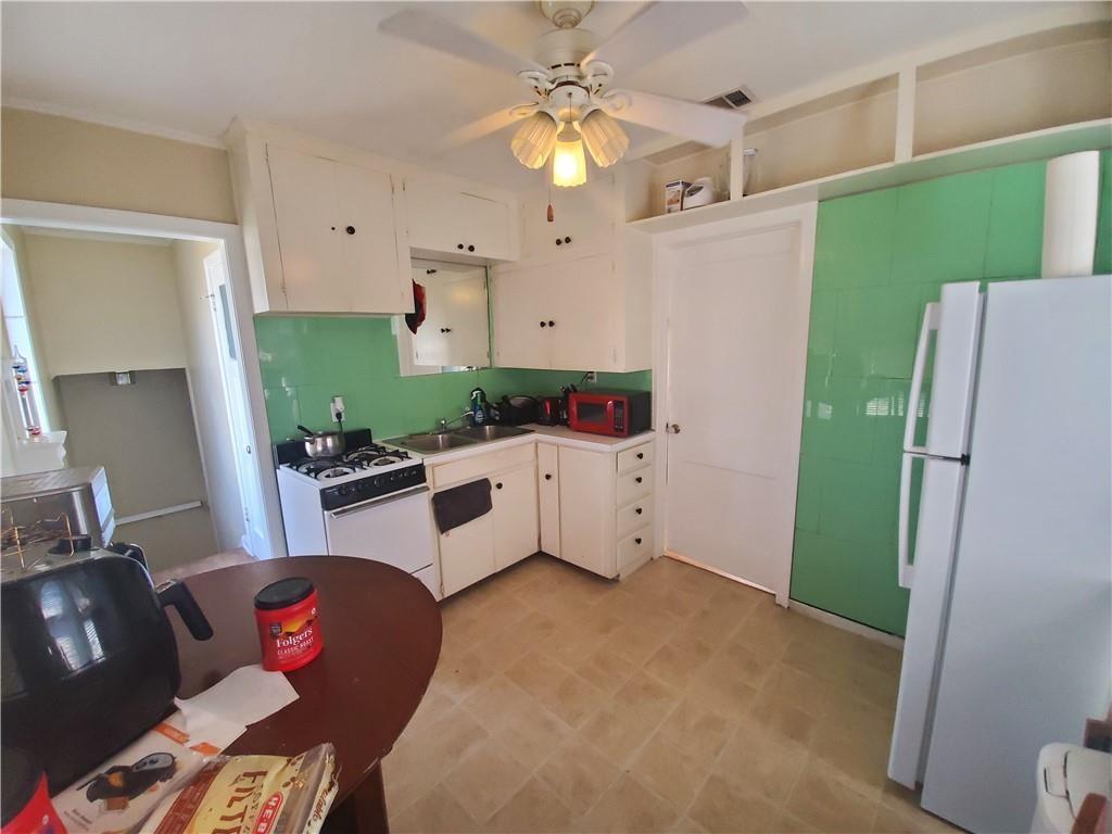 918 E 37th St #b Property Photo 7