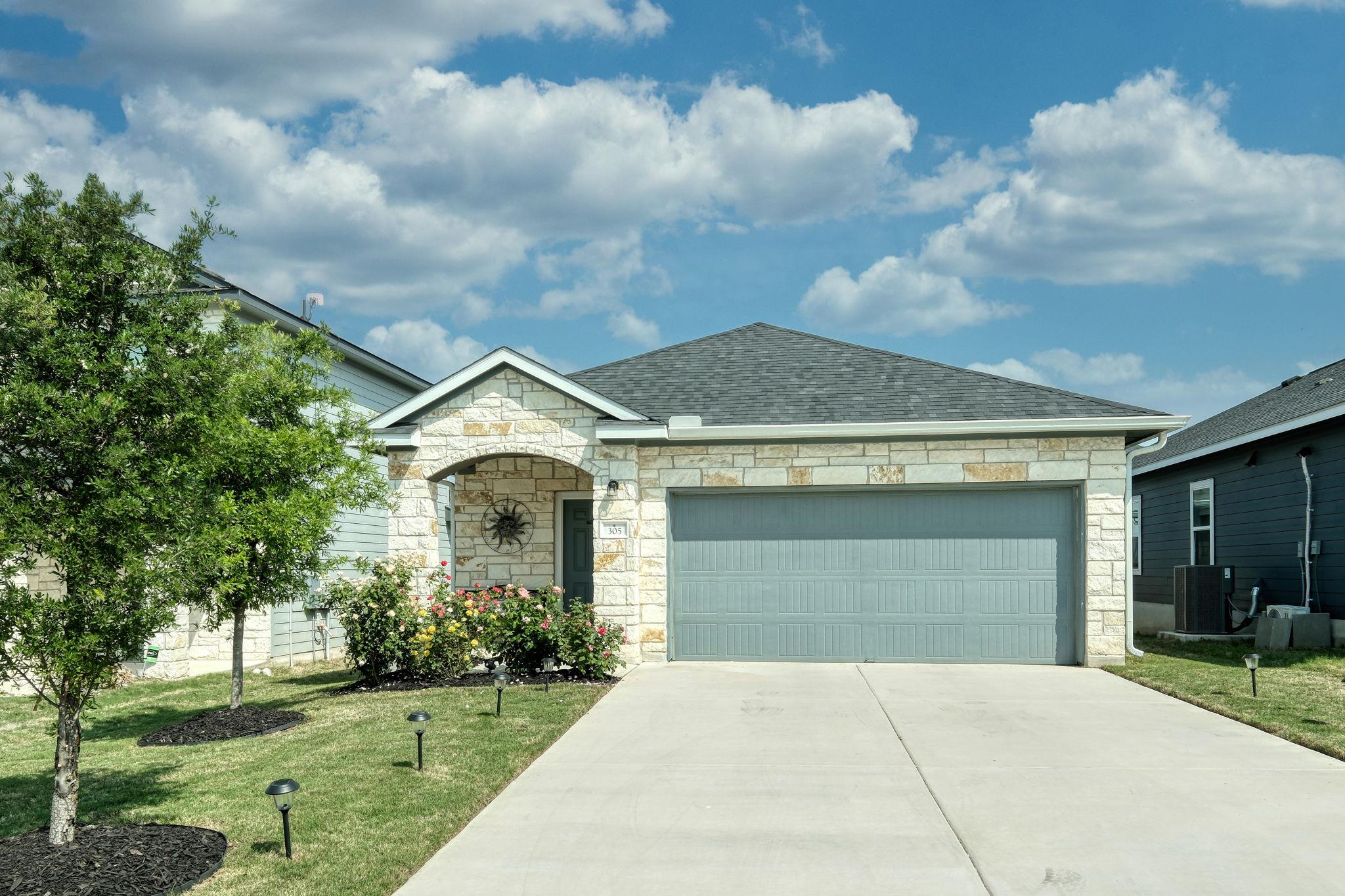 305 Stone Water Ln Property Photo