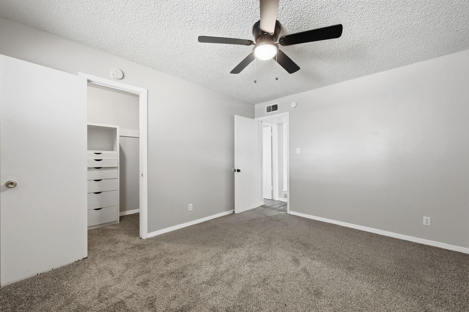 620 W 51st St #103 Property Photo 7
