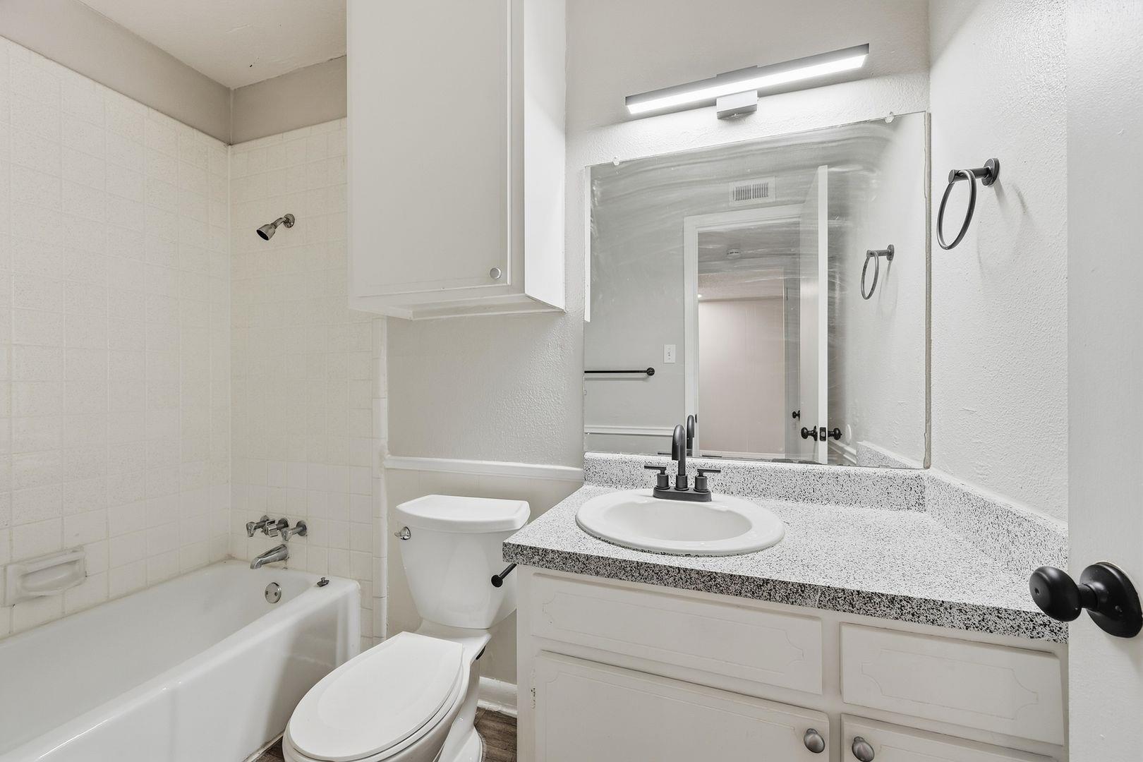 620 W 51st St #103 Property Photo 9