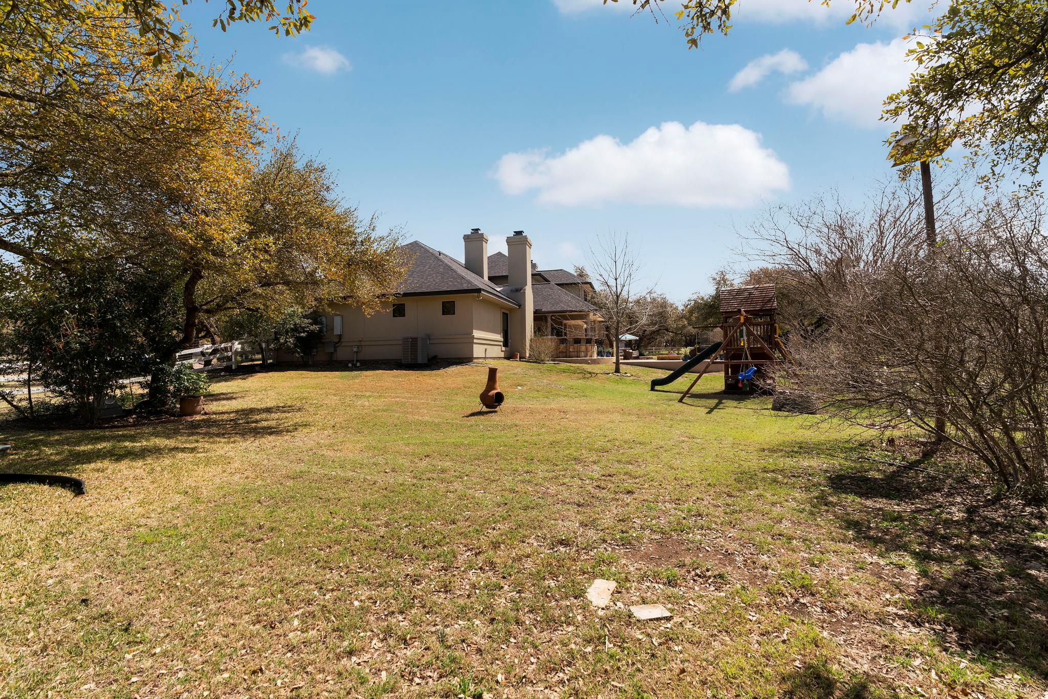 551 Pemberton Way Property Photo 32