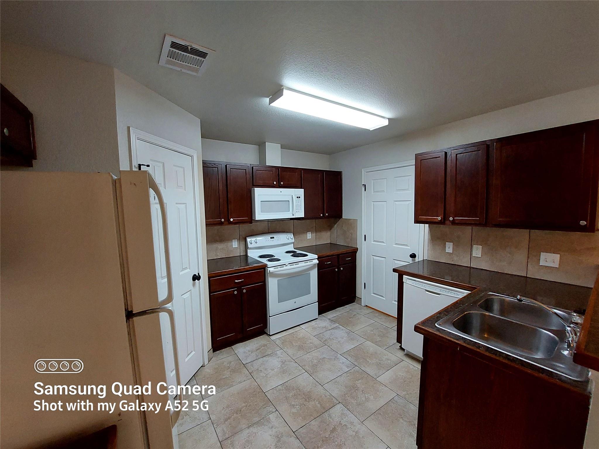 2505 S Oak Ln #a Property Photo 4