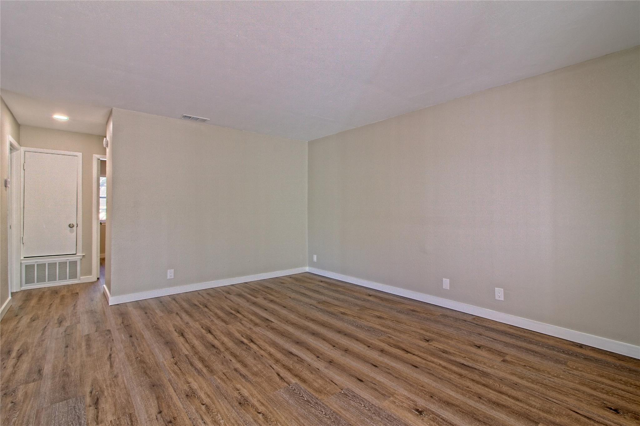 401 Hedgewood Dr #c Property Photo 12