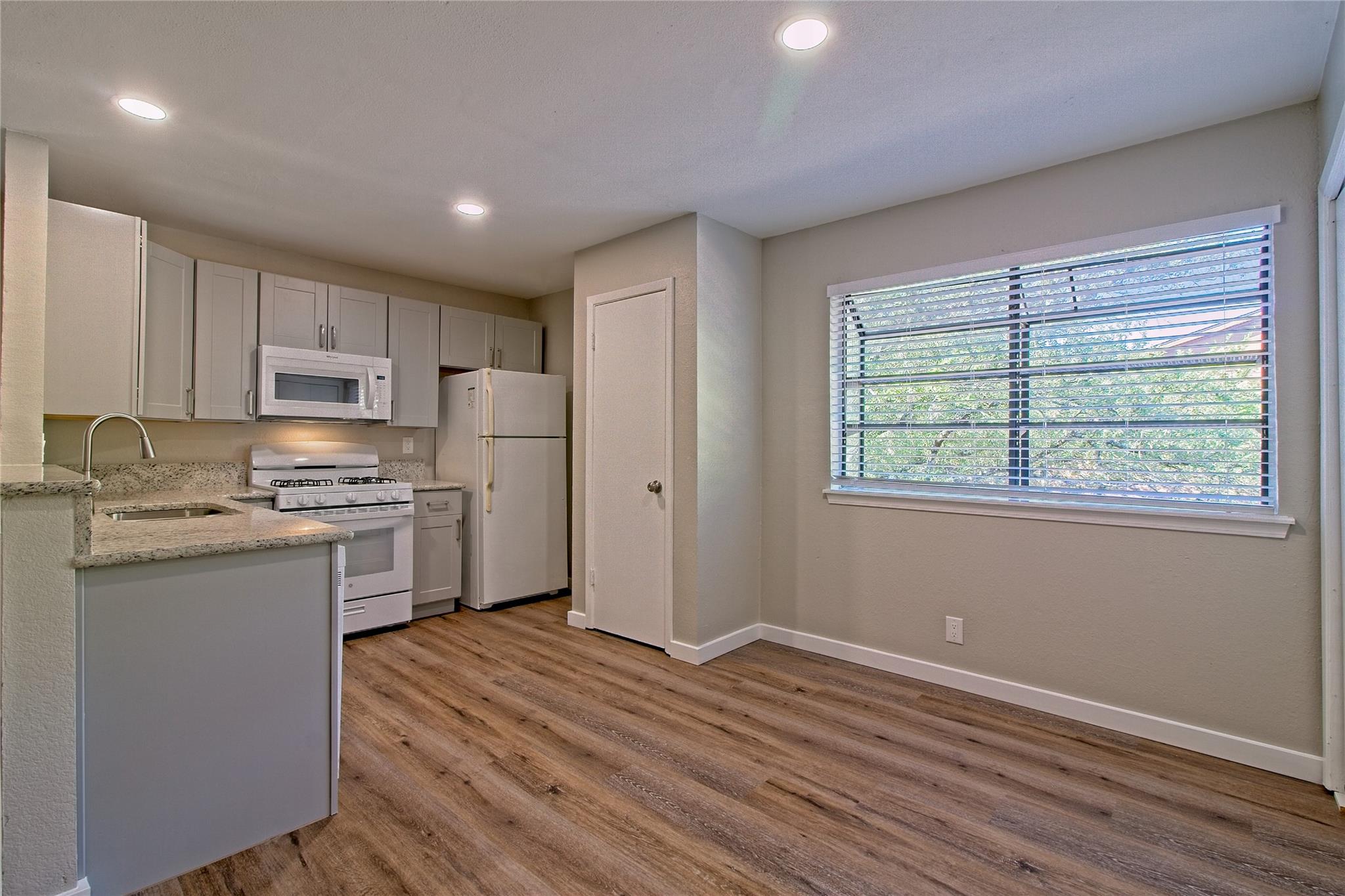 401 Hedgewood Dr #c Property Photo 16