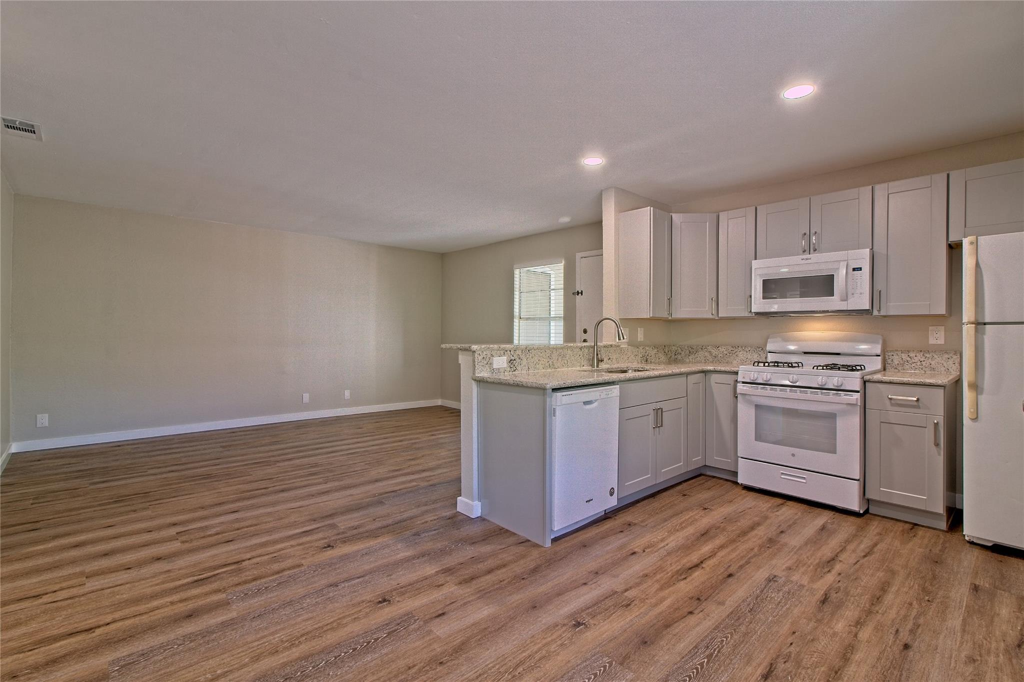 401 Hedgewood Dr #c Property Photo 18