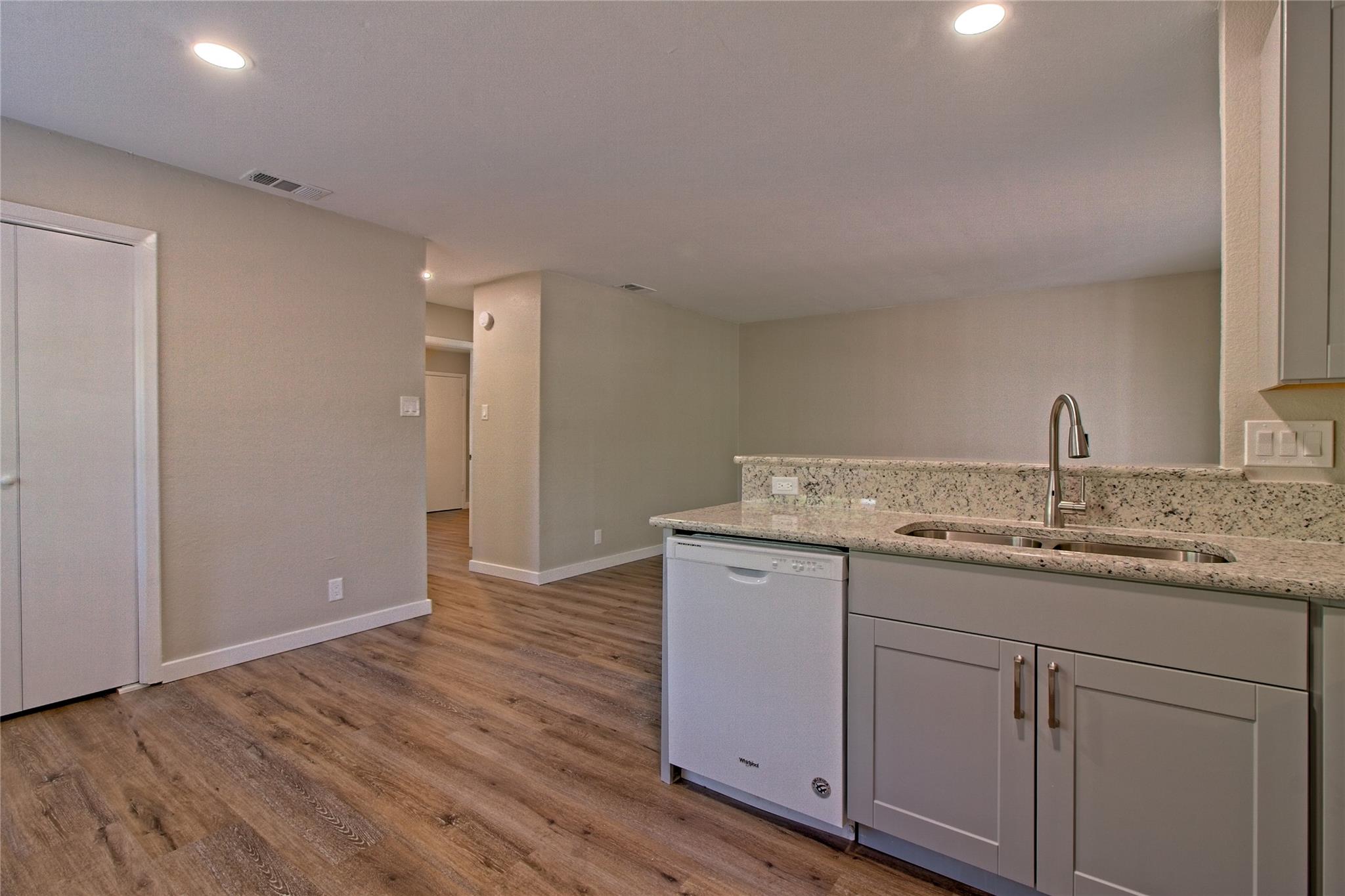 401 Hedgewood Dr #c Property Photo 19