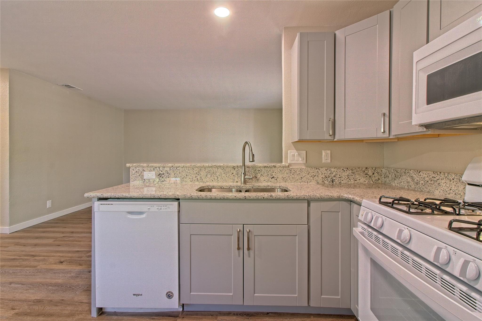 401 Hedgewood Dr #c Property Photo 23