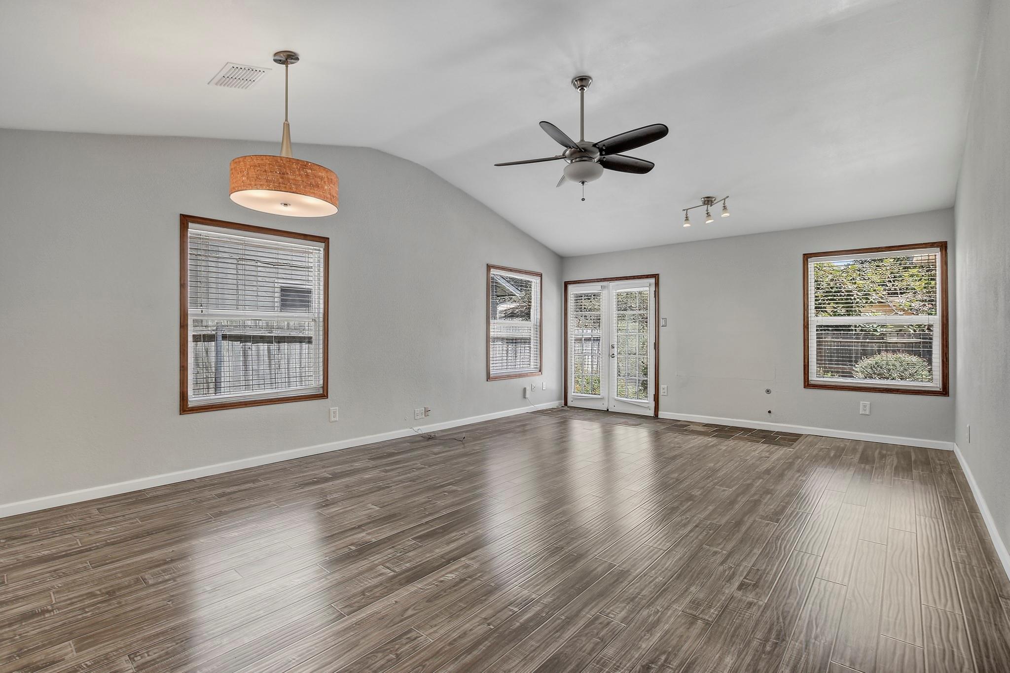 13135 Mill Stone Dr Property Photo 8