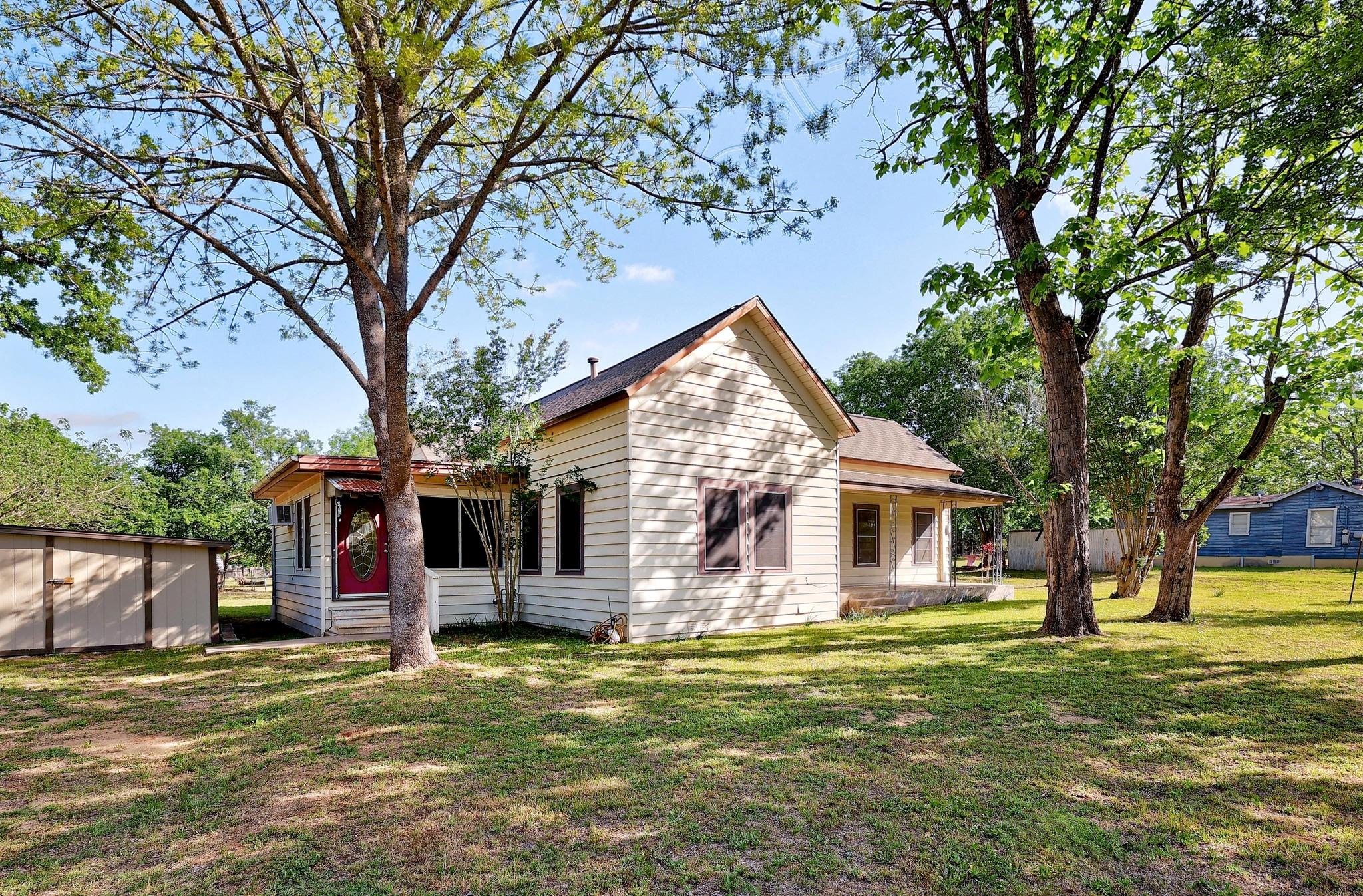 300 W Cleveland St Property Photo 4