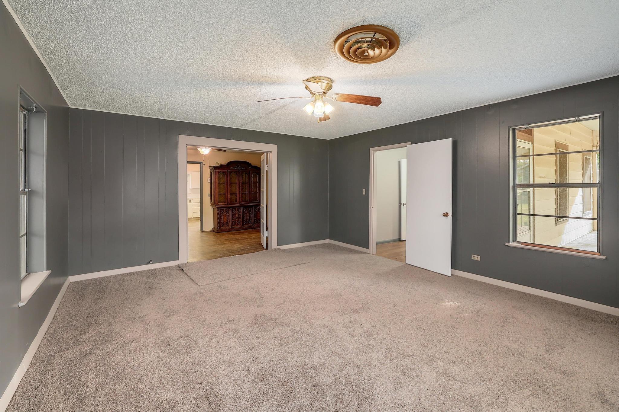 300 W Cleveland St Property Photo 10