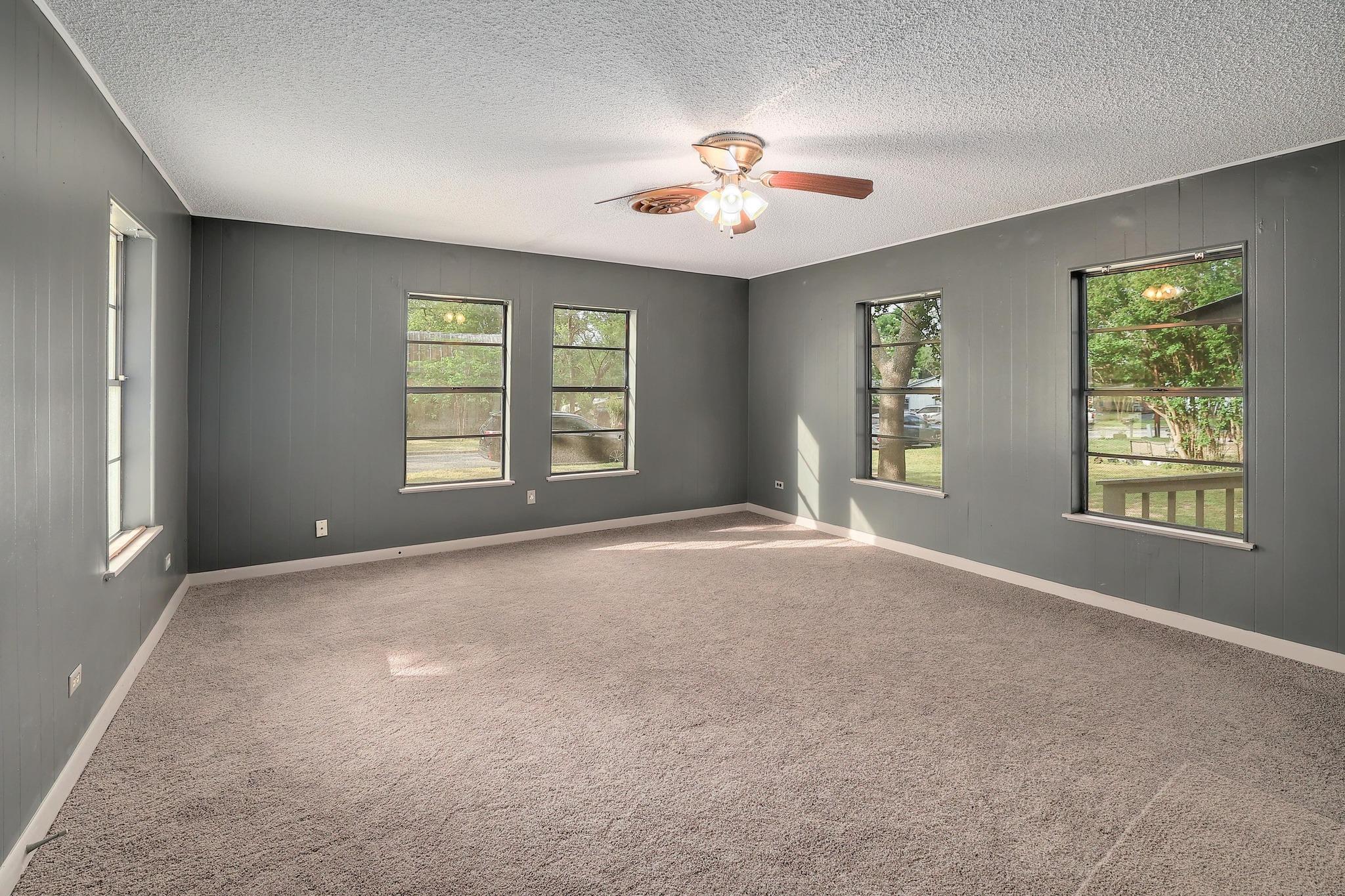 300 W Cleveland St Property Photo 12