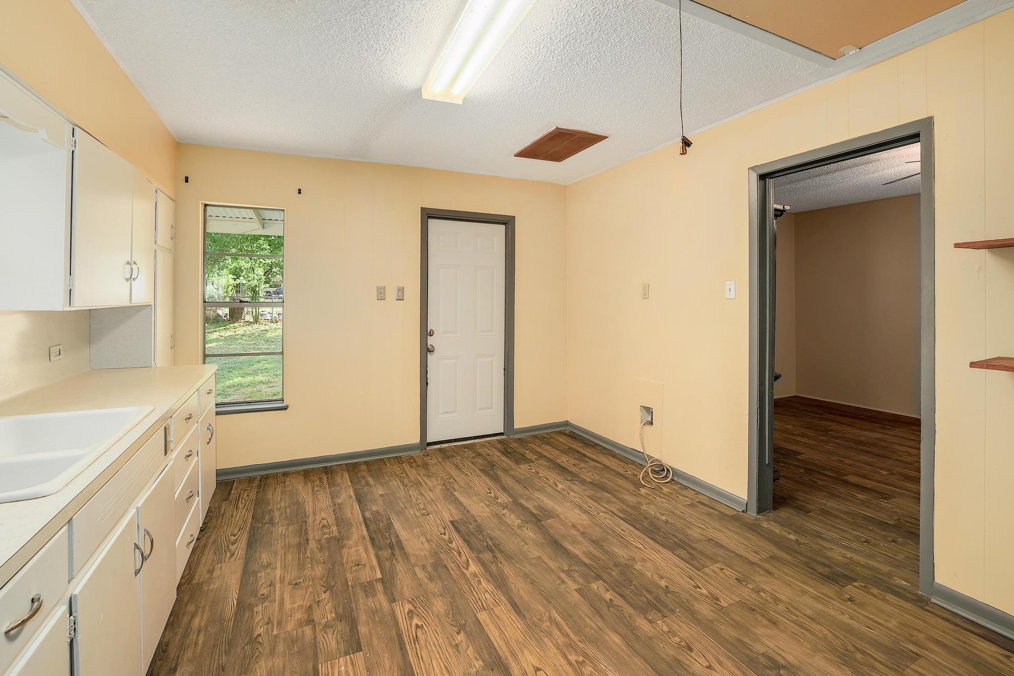 300 W Cleveland St Property Photo 16