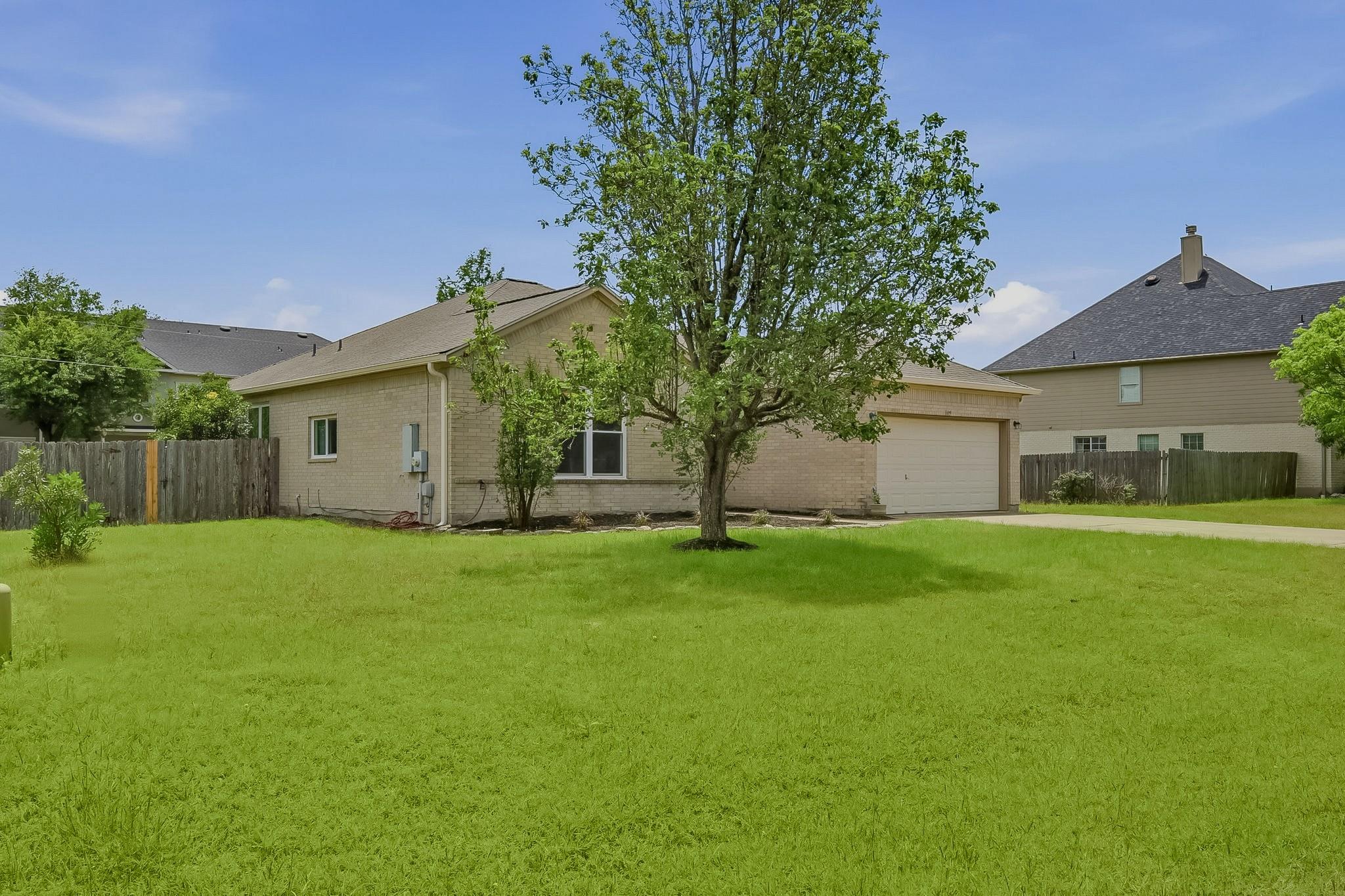 109 Silver Lace Ln Property Photo 3