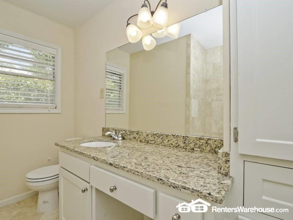 717 Landon Ln Property Photo 6