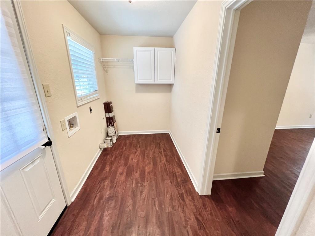 717 Landon Ln Property Photo 7