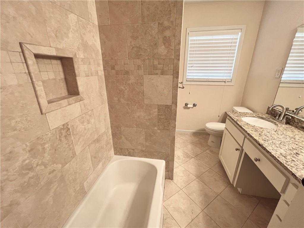 717 Landon Ln Property Photo 13