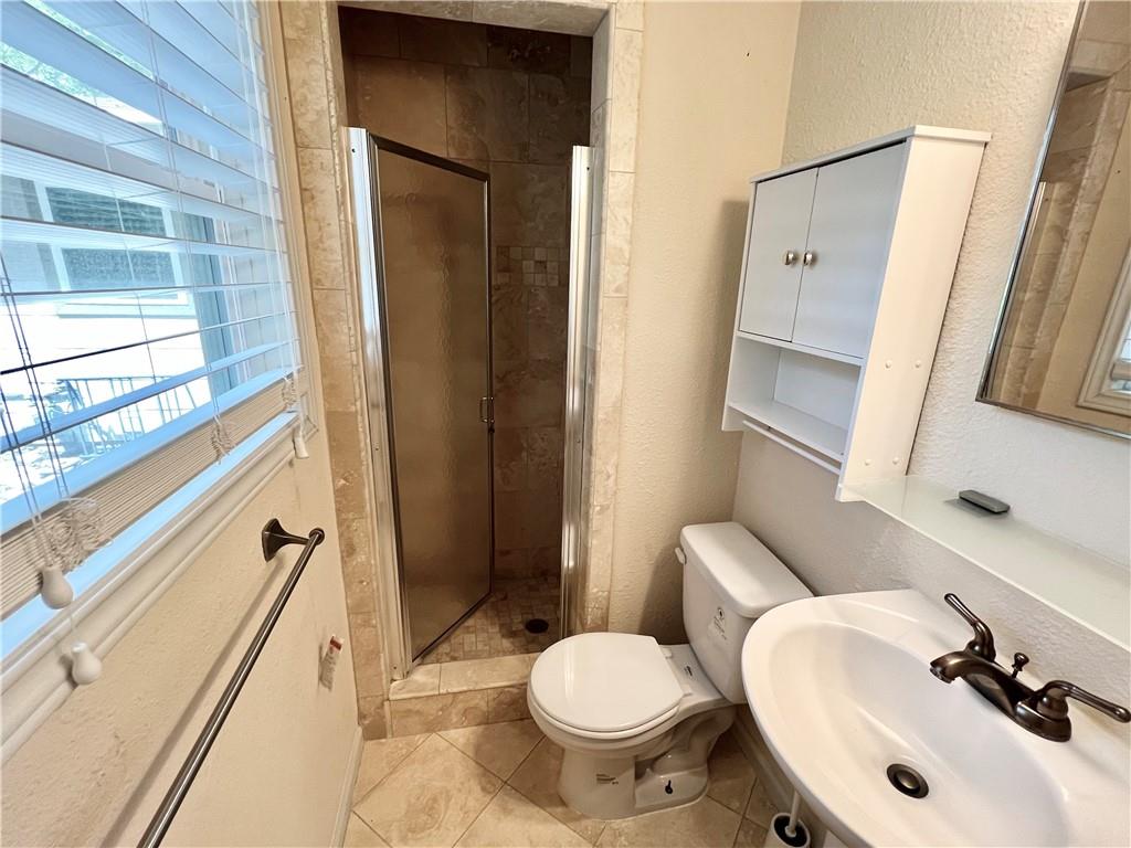 717 Landon Ln Property Photo 16