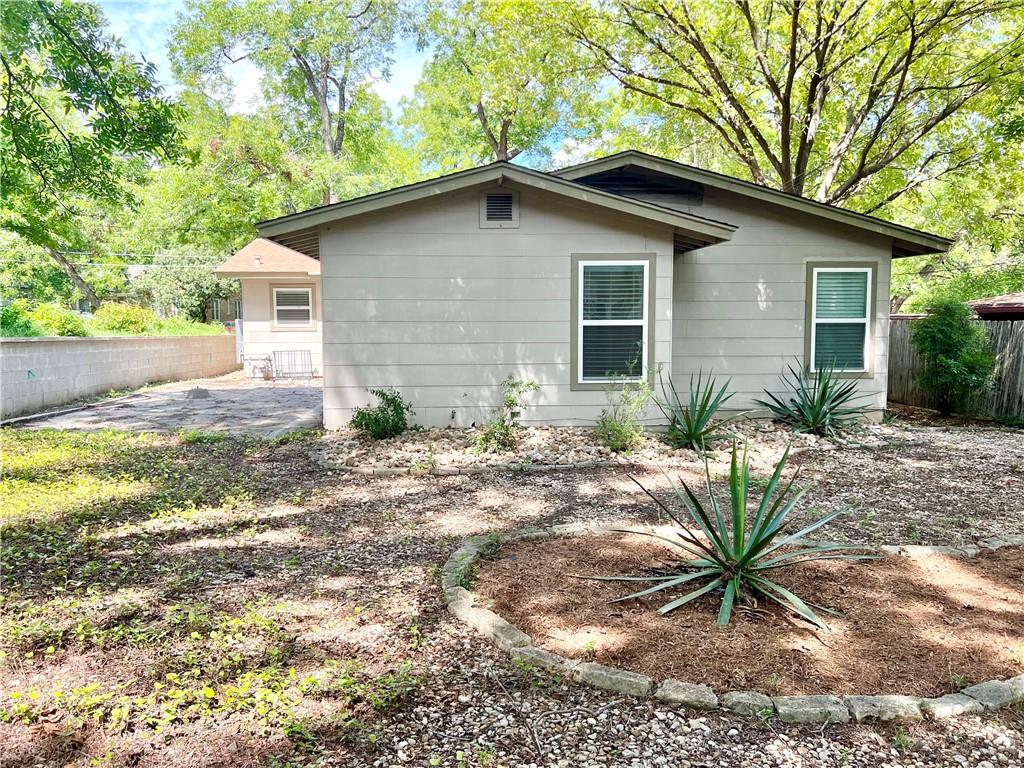 717 Landon Ln Property Photo 21