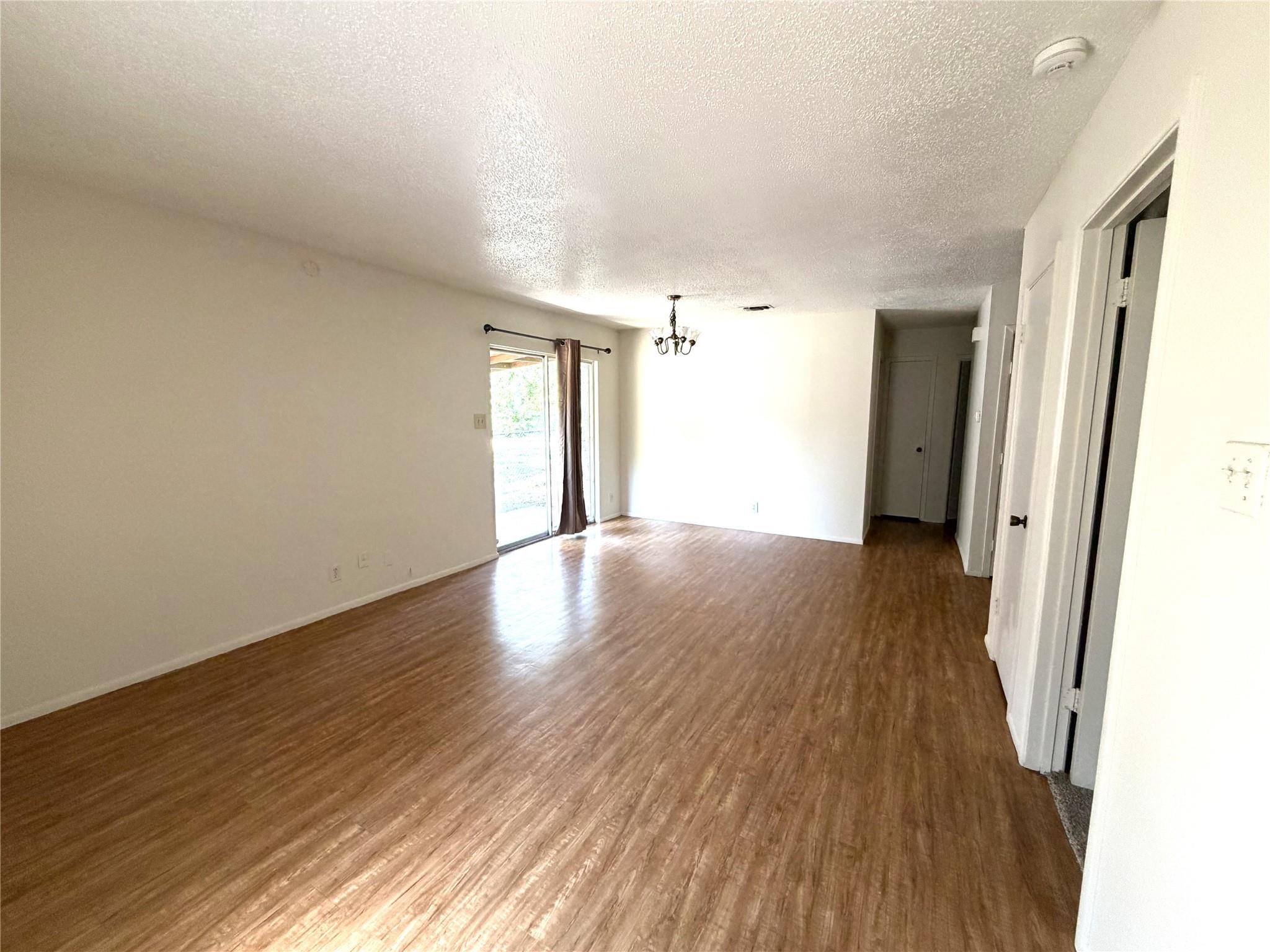 421 Live Oak St Property Photo 3