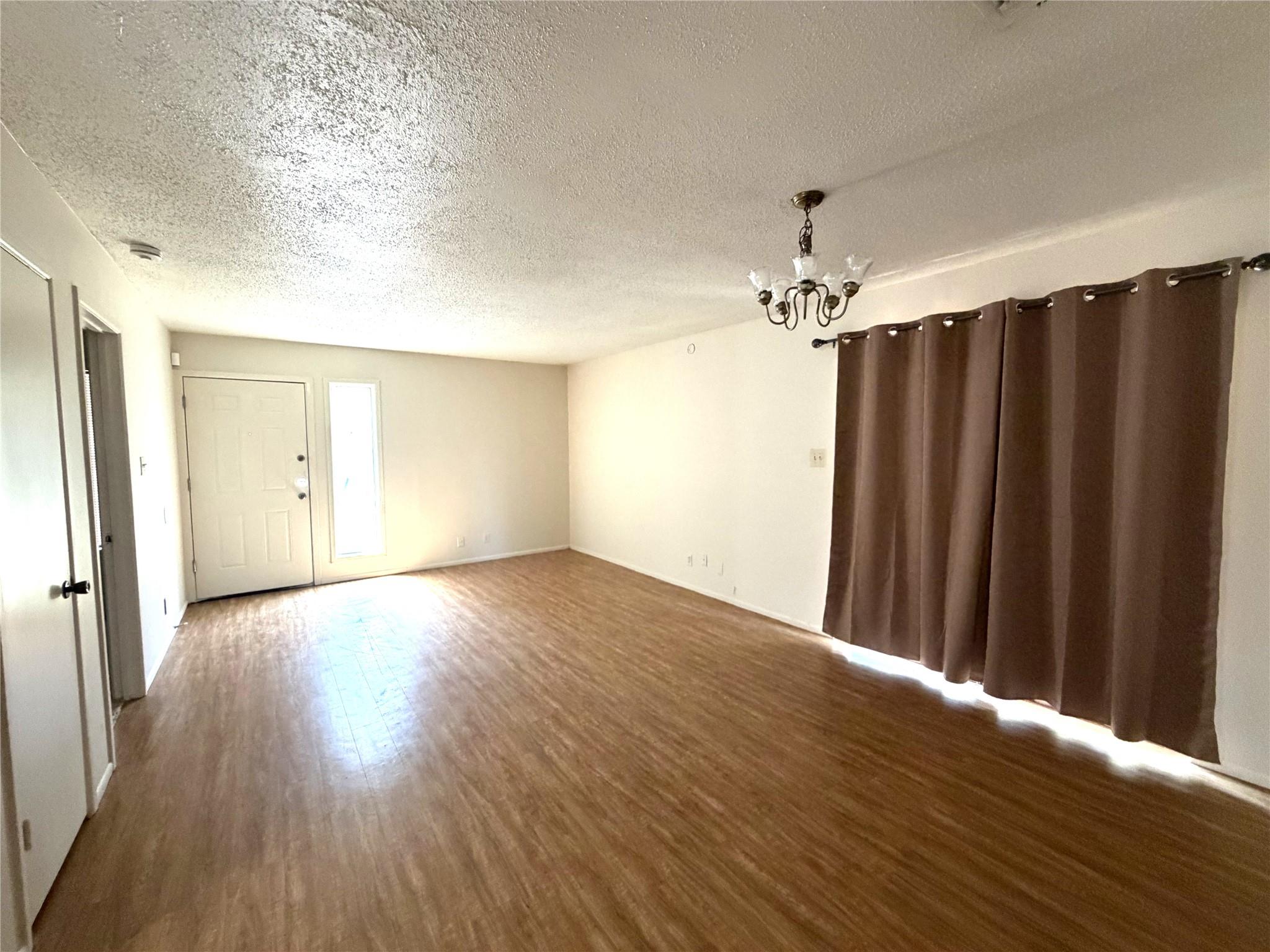 421 Live Oak St Property Photo 4
