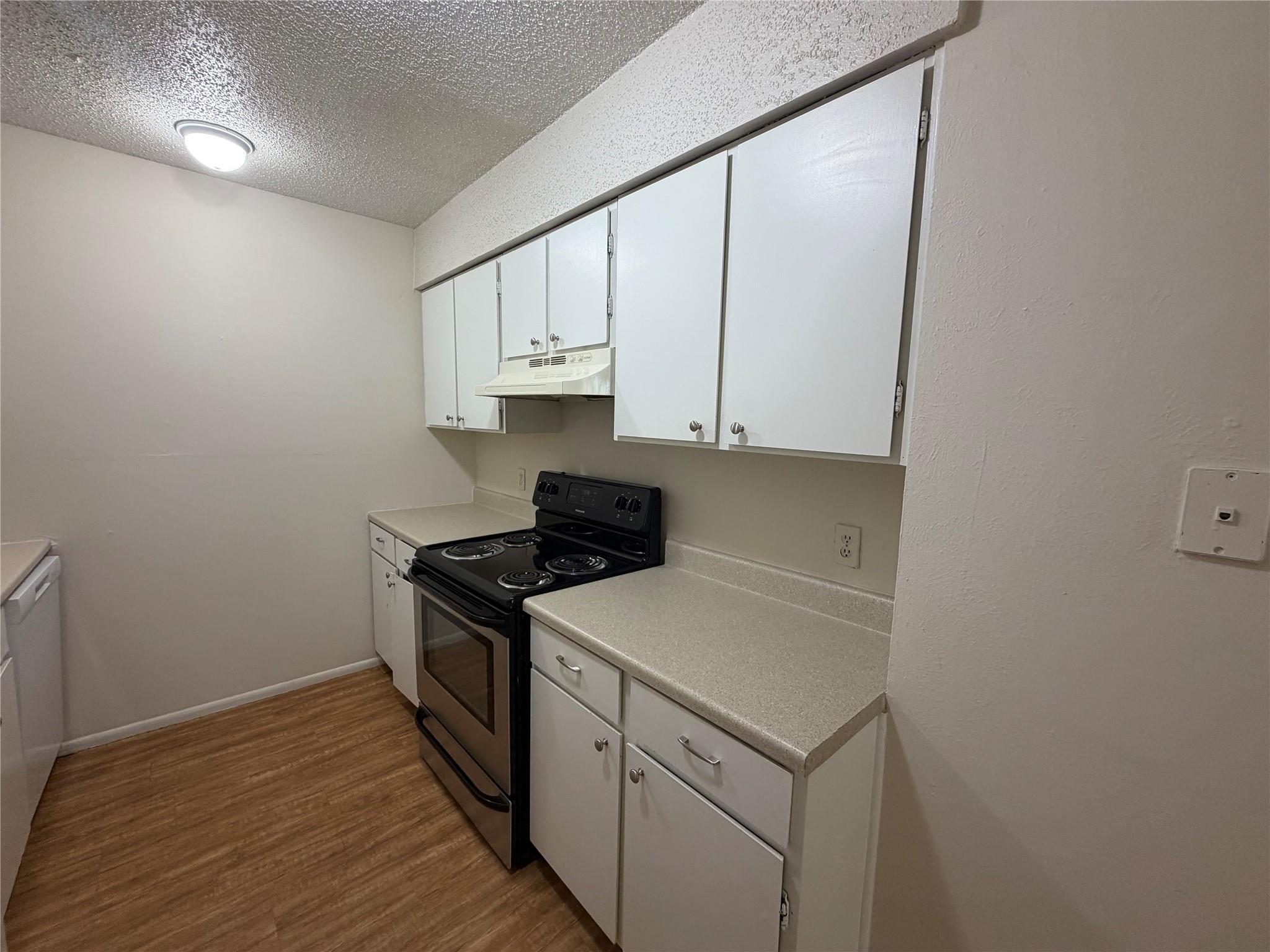 421 Live Oak St Property Photo 7