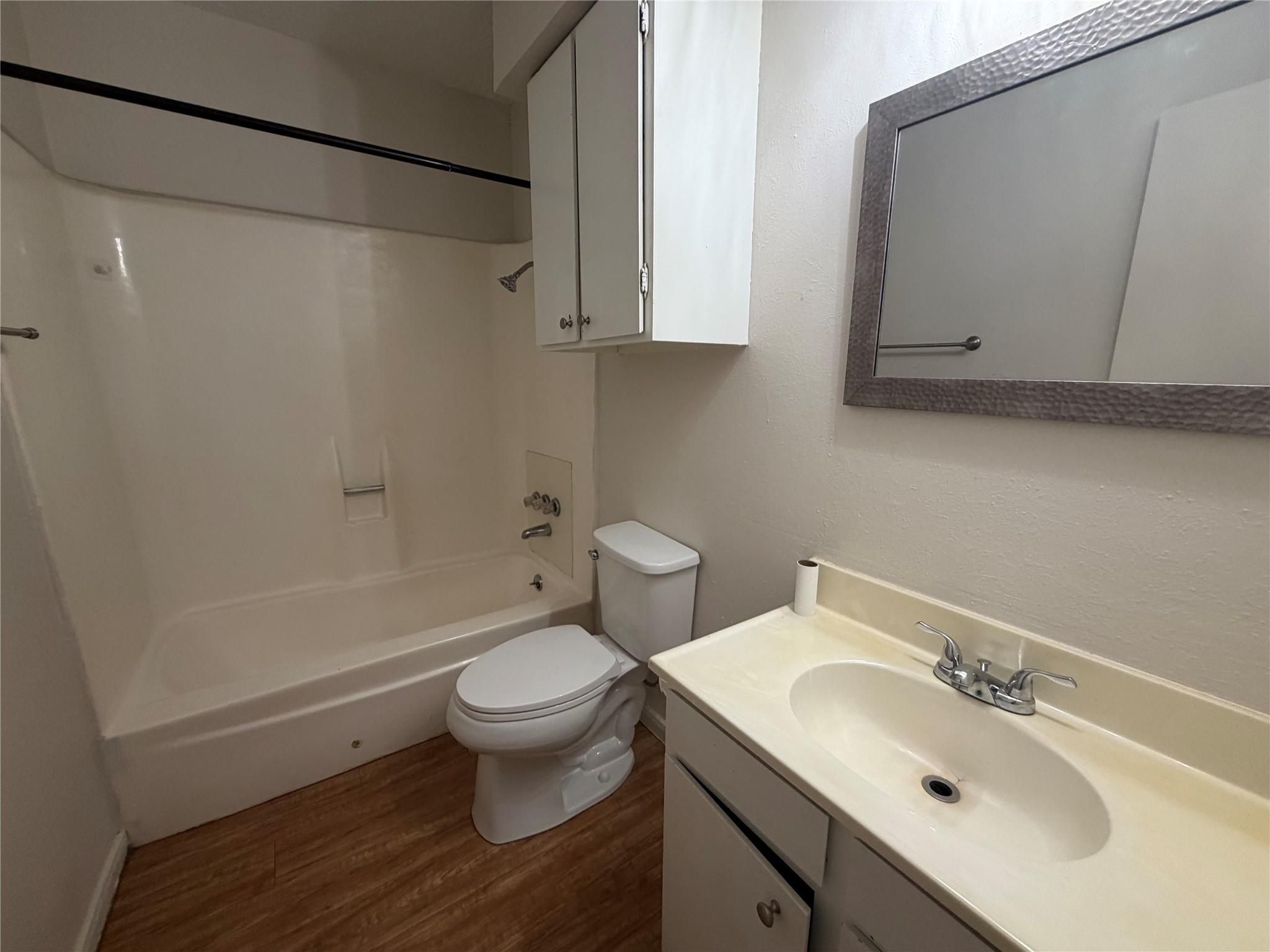 421 Live Oak St Property Photo 11