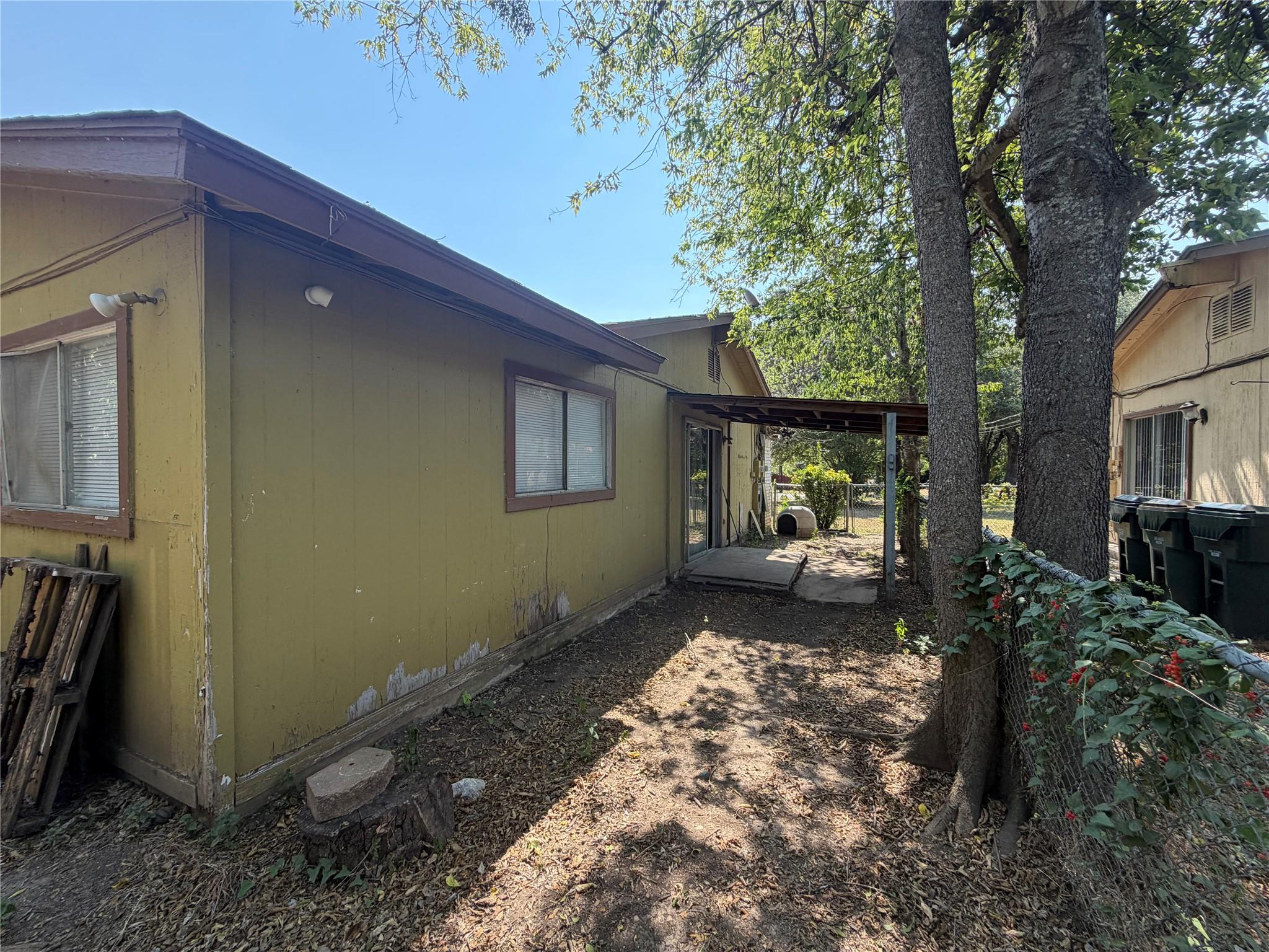 421 Live Oak St Property Photo 14