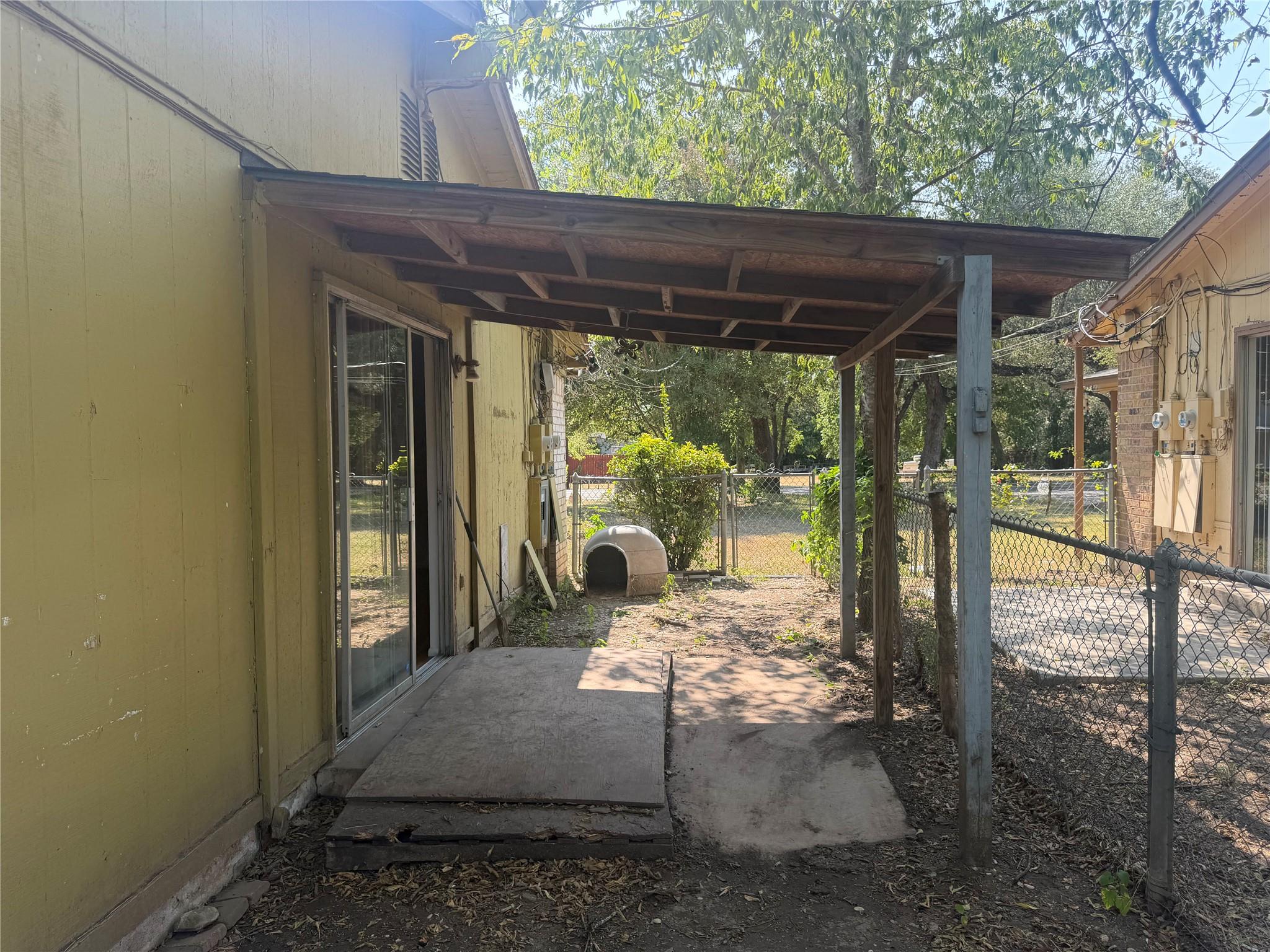 421 Live Oak St Property Photo 15
