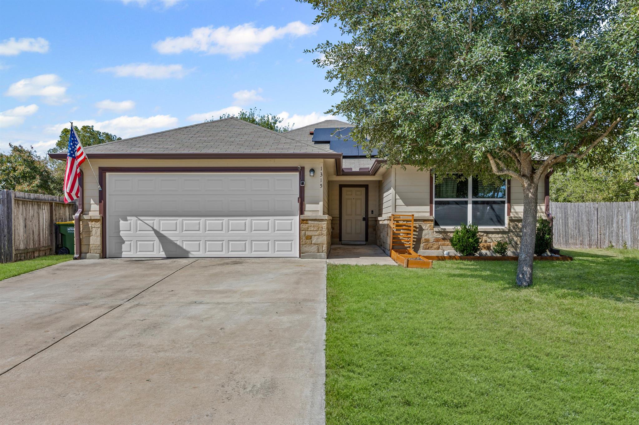 1315 Lantana Ct Property Photo 2