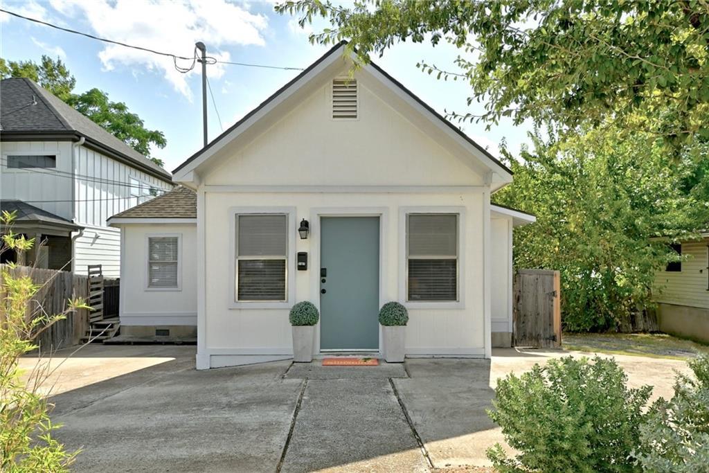 2107 Chicon St Property Photo 1