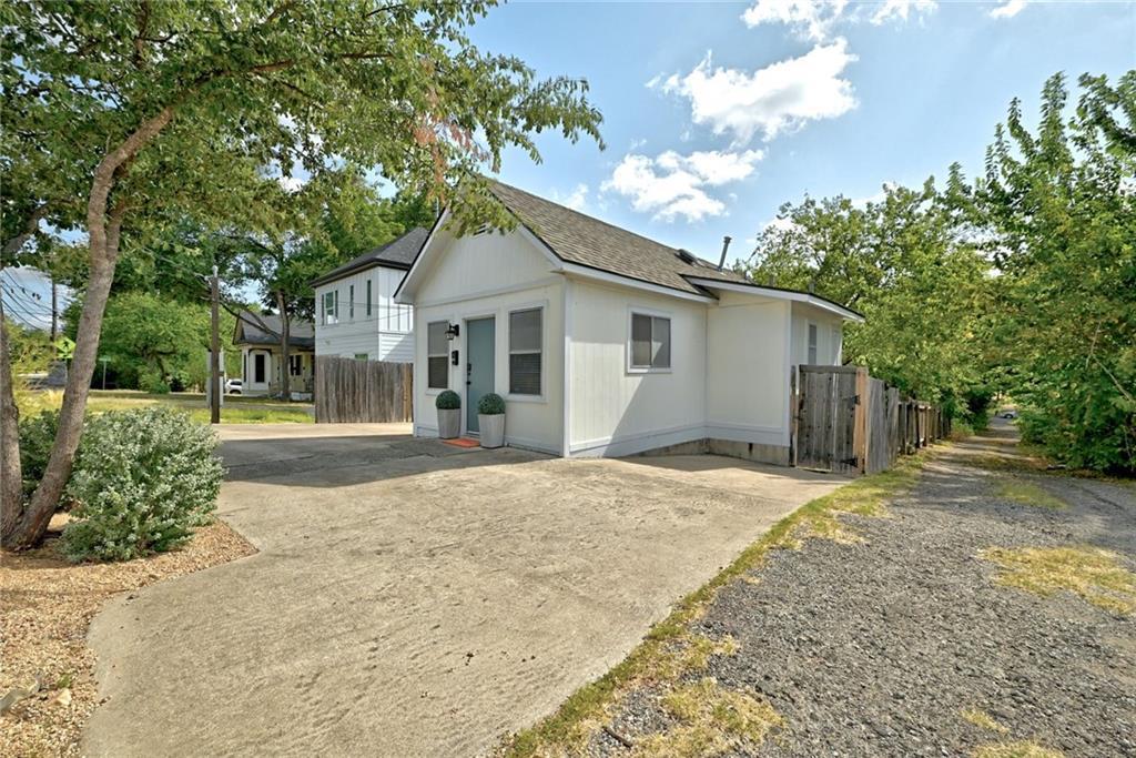 2107 Chicon St Property Photo 2