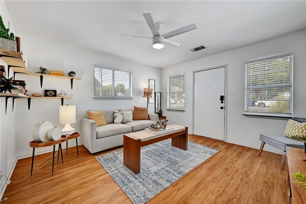 2107 Chicon St Property Photo 3