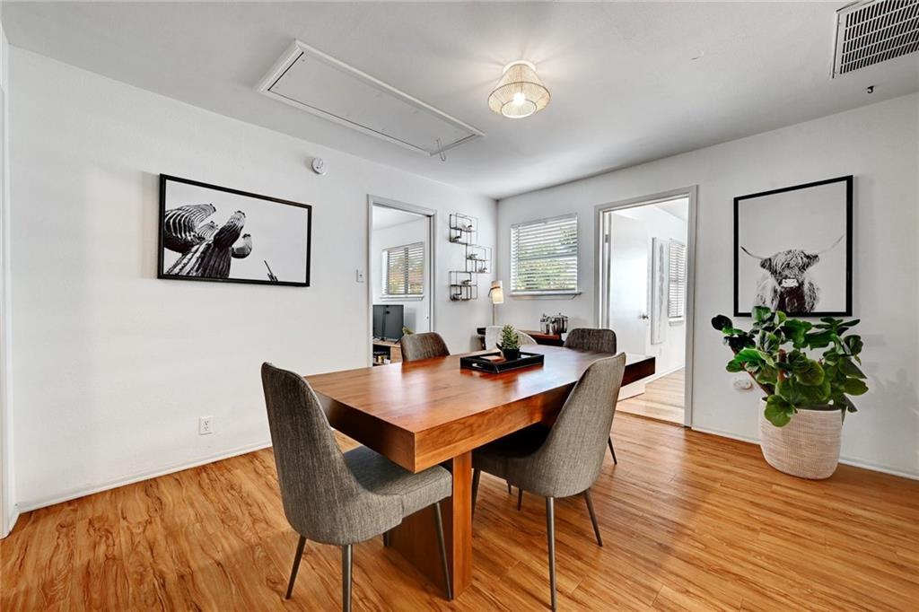 2107 Chicon St Property Photo 4