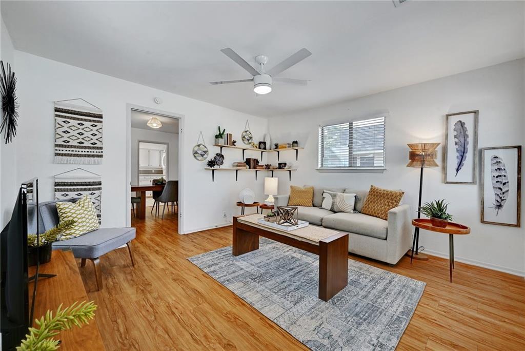 2107 Chicon St Property Photo 8