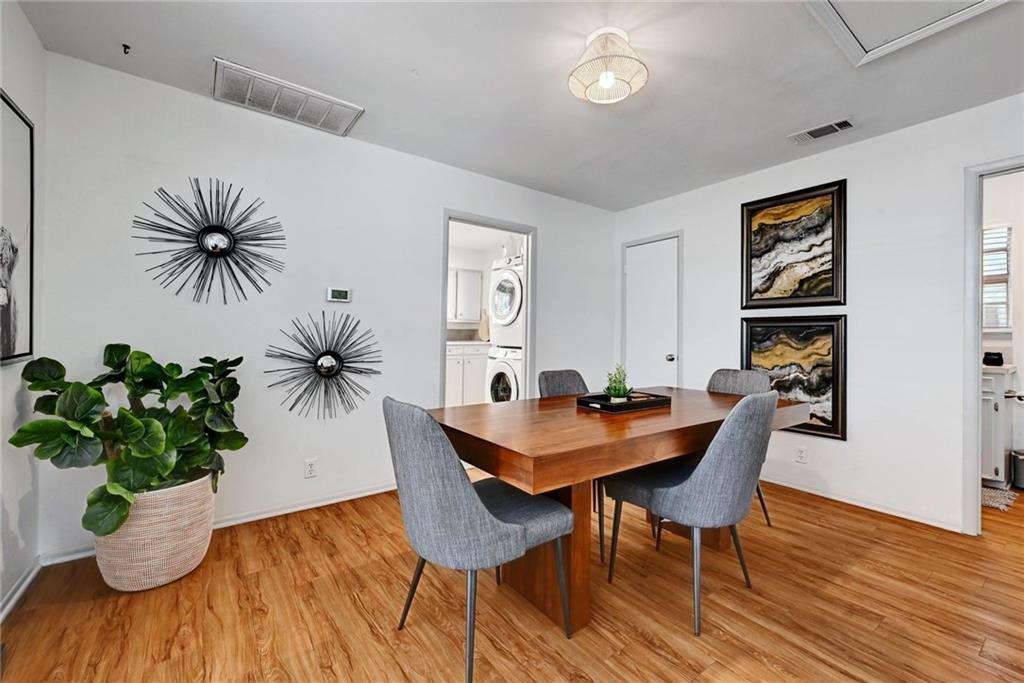 2107 Chicon St Property Photo 13