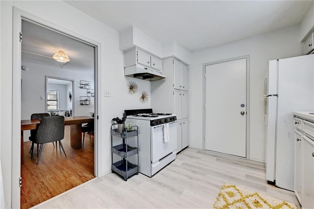 2107 Chicon St Property Photo 14